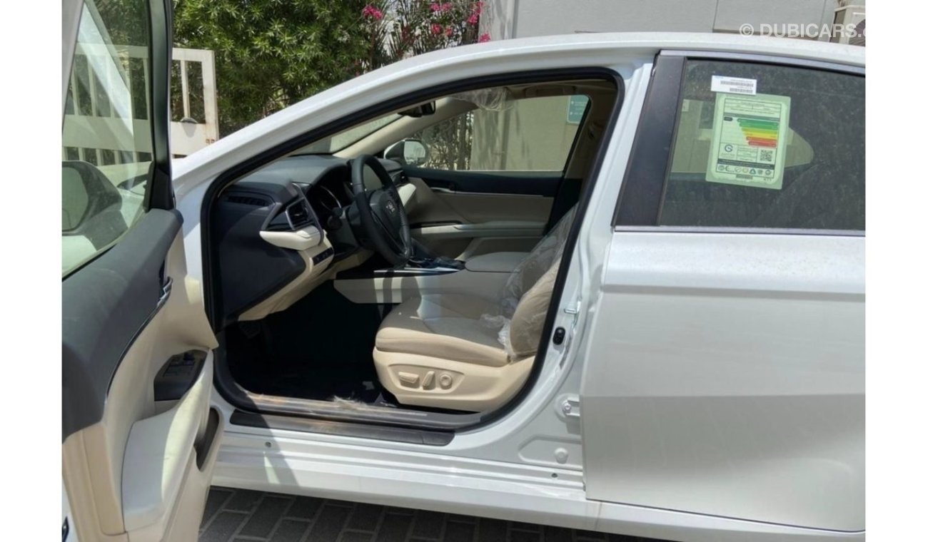 تويوتا كامري 21YM CAMRY 2.5 GLE -  White and Black