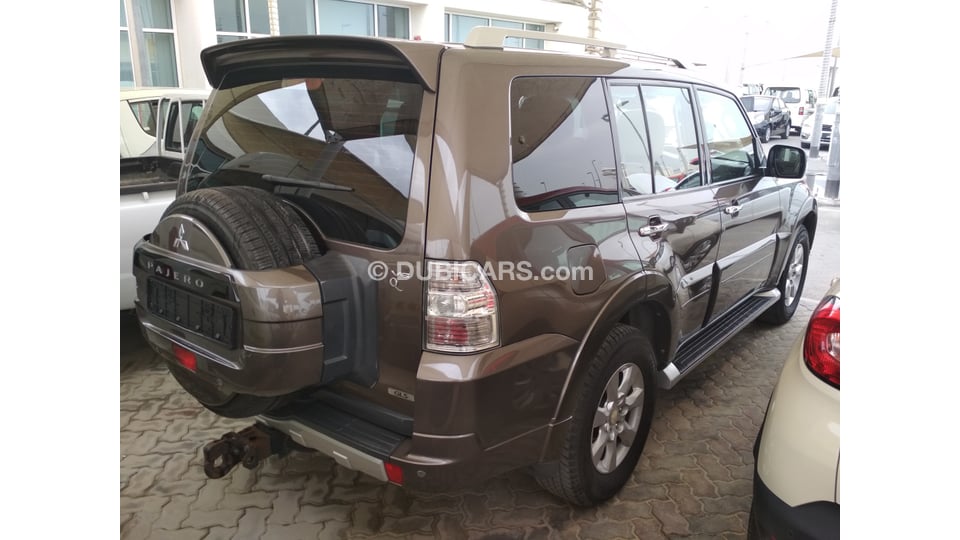 Used Mitsubishi Pajero BROWN 2010 GCC FULL OPTION NO ACCIDENT NO PAINT used-mitsubishi-pajero-brown-2010-gcc-full-option-no-accident-no-paint