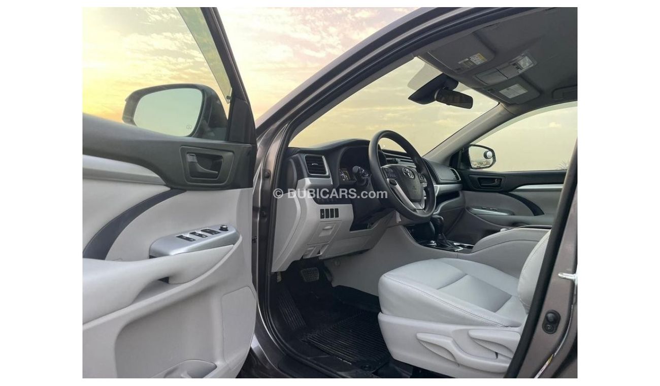 Toyota Highlander 2019 Toyota Highlander LE AWD 4X4 V6 3.5L MidOption+