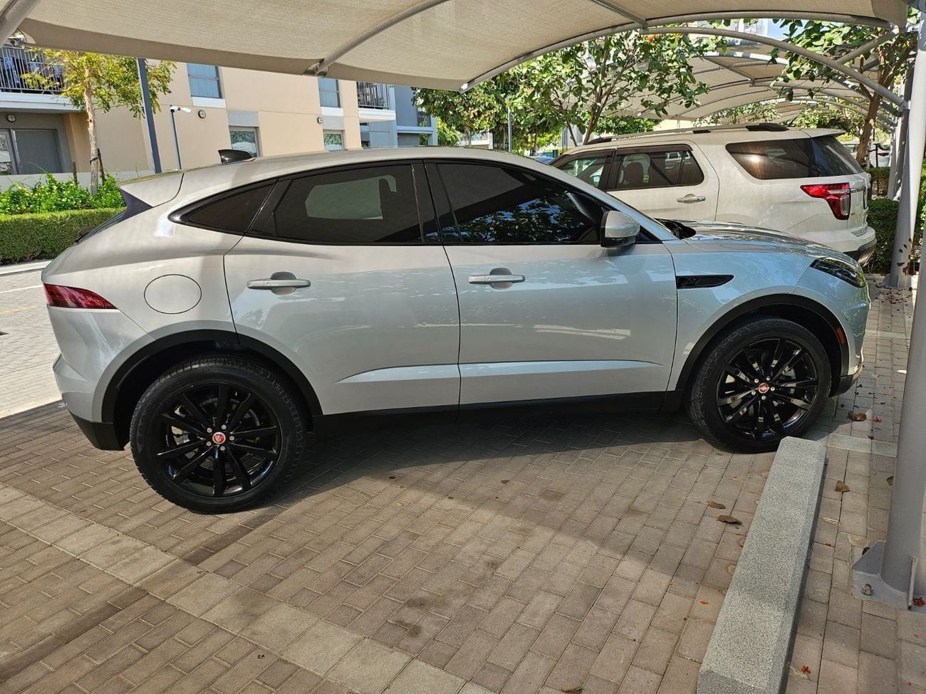 جاكوار E Pace فرصة لا تُعوض! جاكوار E-Pace R-Dynamic موديل 2022 | المالك الأول | 35,300 كم – بحالة الوكالة!