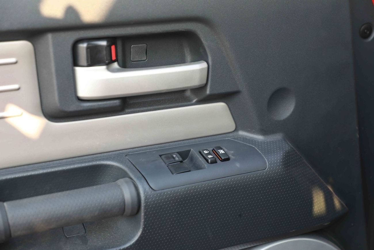 Toyota FJ Cruiser 2023 Toyota FJ Cruiser 4.0 W/0 JBL - White inside Grey | Export Only