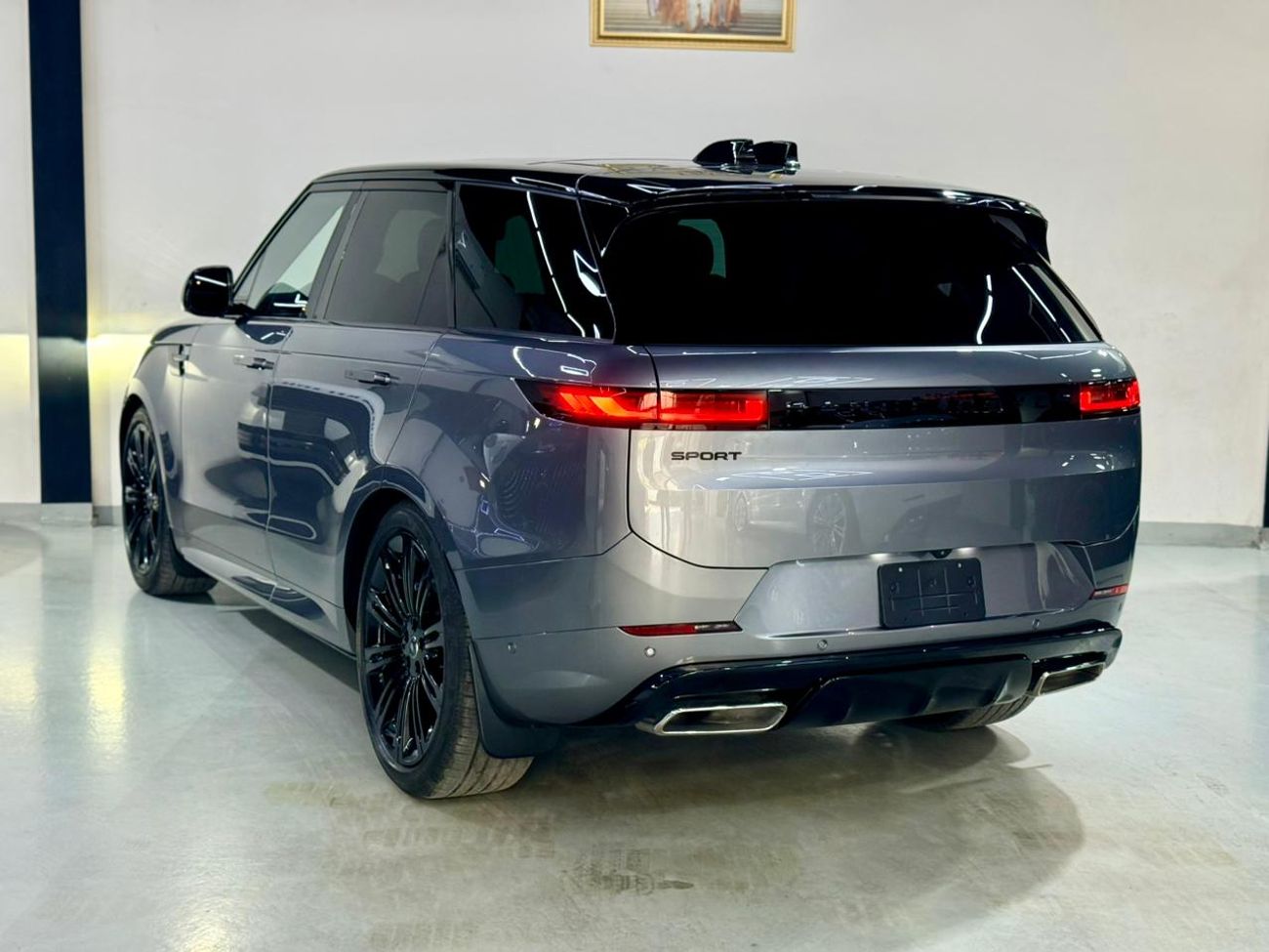 لاند روفر رينج روفر سبورت P400 DYNAMIC HSE 2025