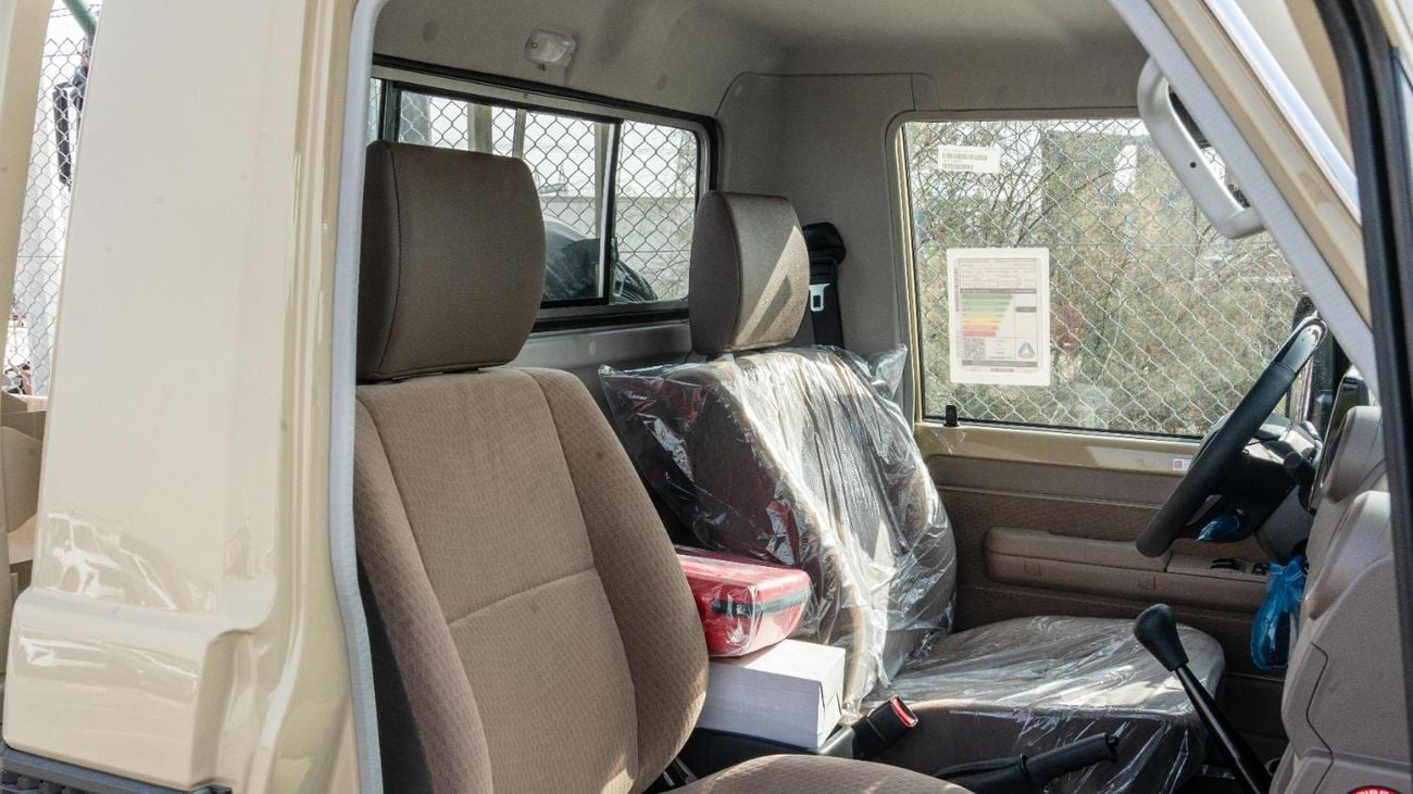تويوتا لاند كروزر بيك آب LC79 LX 2026 Toyota Land Cruiser LC79 2.8L MT Diesel (Beige-Brown)