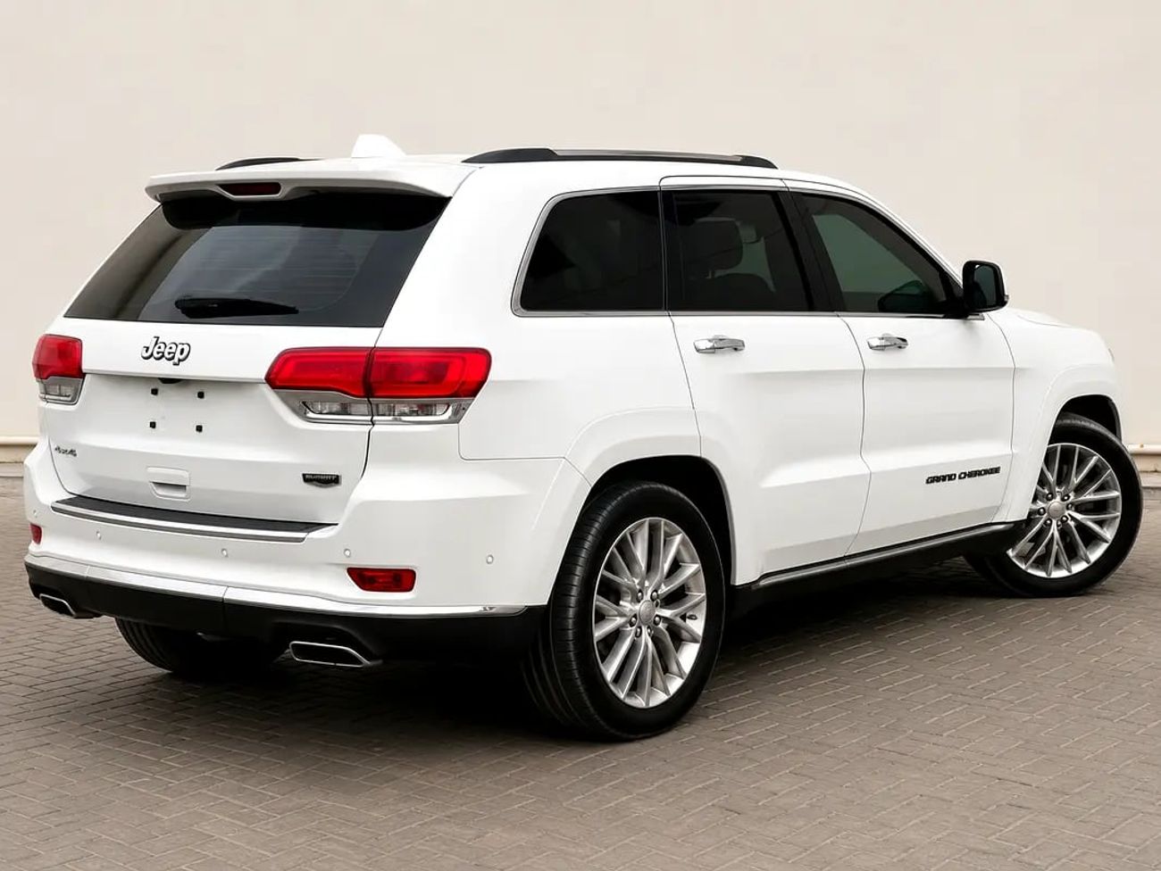 جيب جراند شيروكي SUMMIT 1,338 | Summit | 5.7L HEMI V8 | GCC Specs