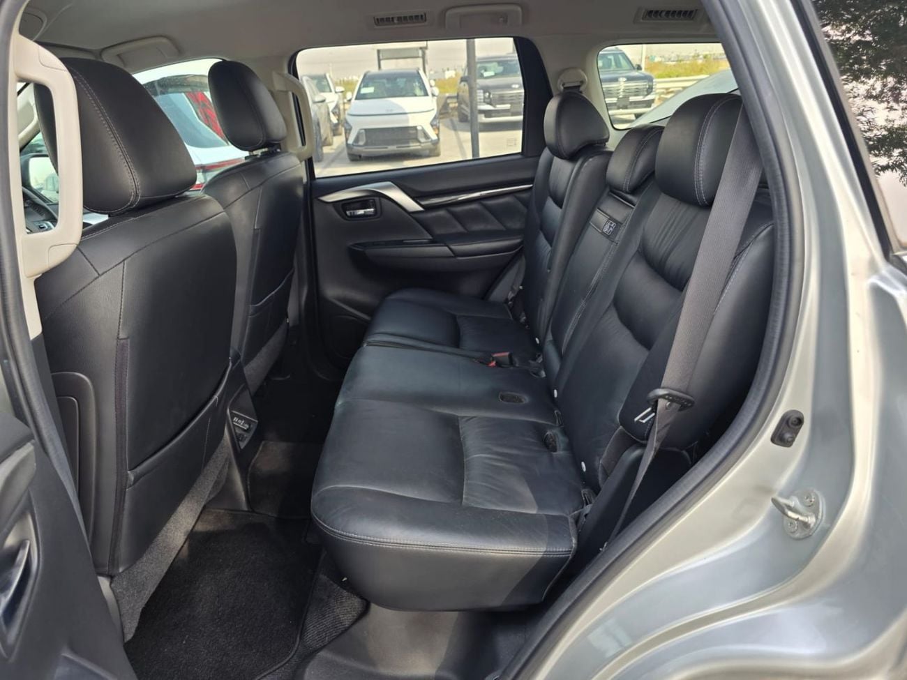 Mitsubishi Pajero diesel Pajero right hand drive for export only