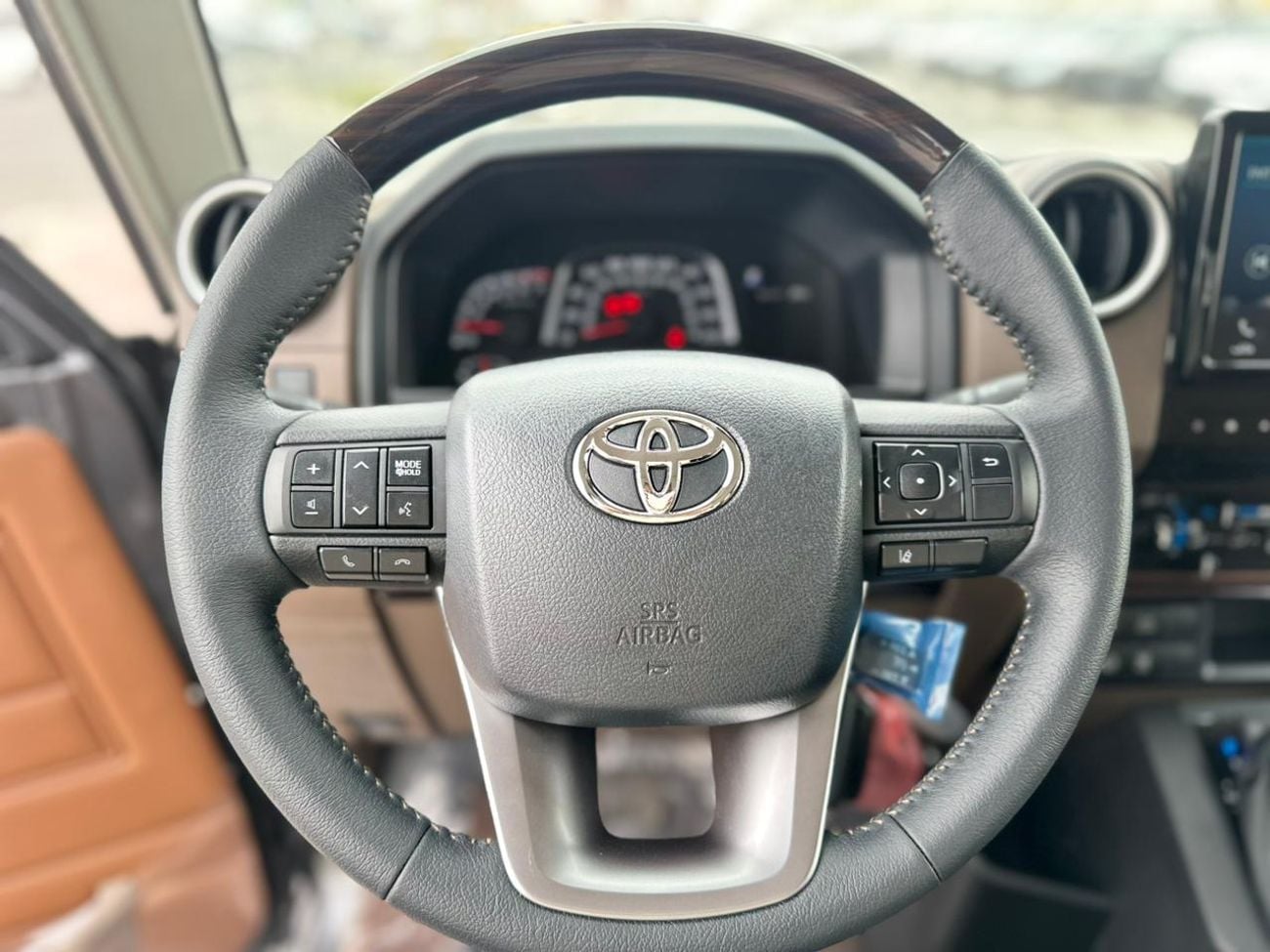 تويوتا لاند كروزر 70 LC76 DX DX 4.0L A/T