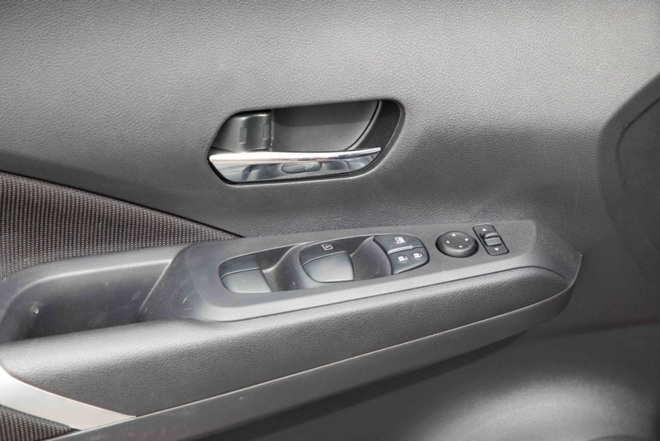 Nissan Kicks 2024 Nissan Kicks 1.6 SV - White Body & Black Roof Inside Black | Export Only