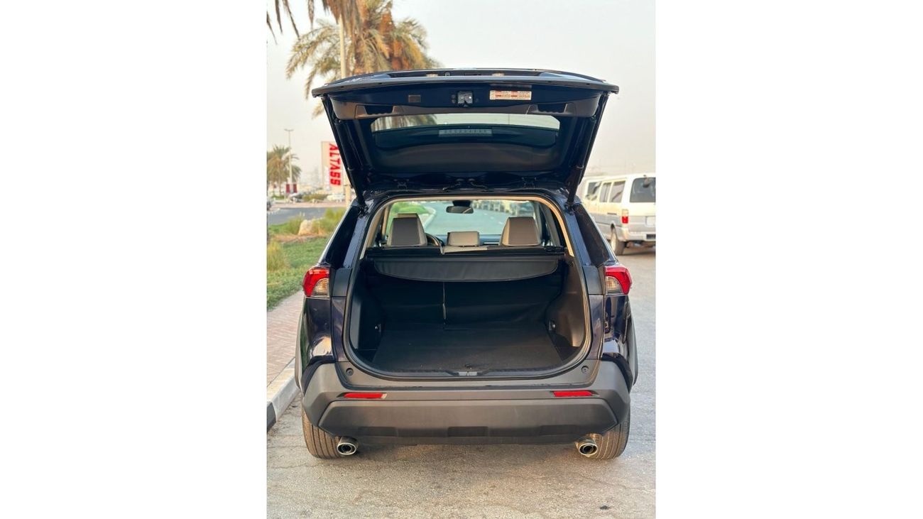 Toyota RAV4 TOYOTA RAV4 XLE HYBRID 2021