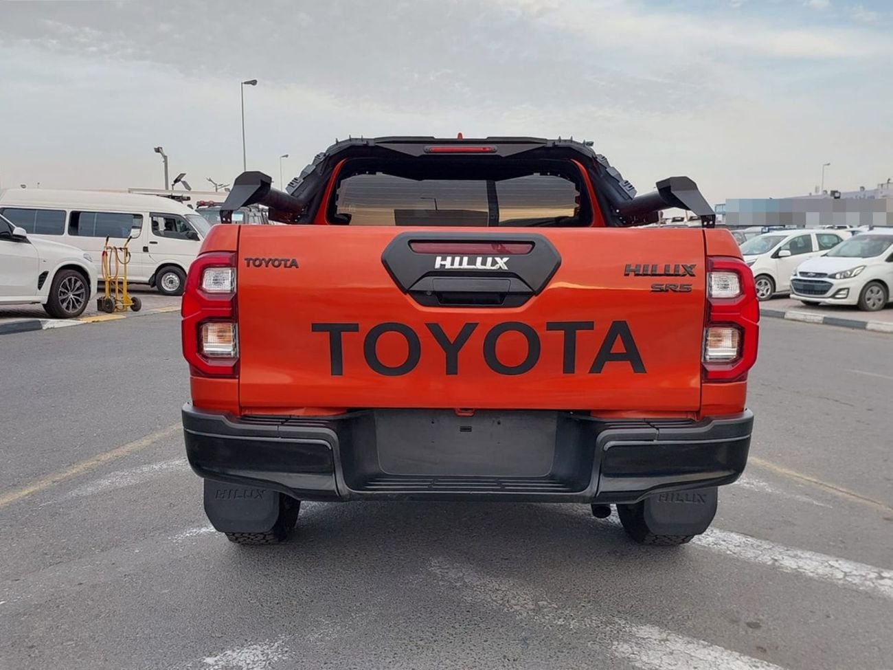 Toyota Hilux TOYOTA HILUX PICKUP RHD 2022 MODEL 2.8 L DIESEL AUTOMATIC(PM18048)