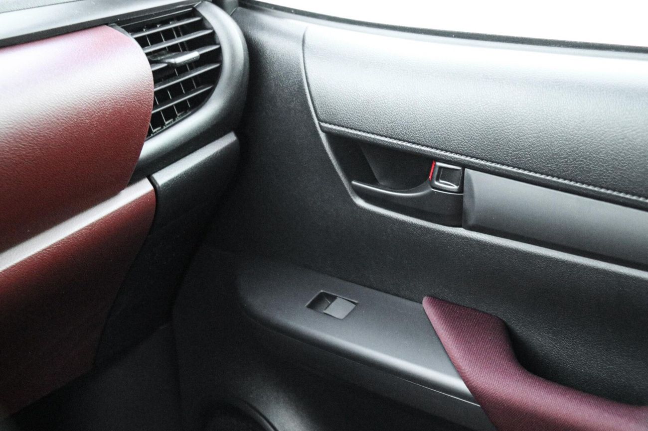 Toyota Hilux 2.7 V4 Petrol, A/T, Black Rims With Chrome Mirror, 4WD