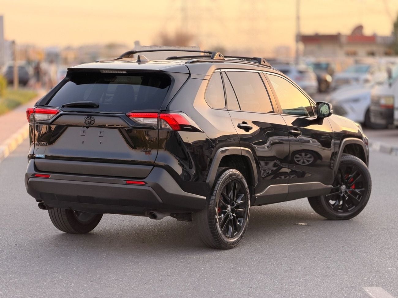 تويوتا راف ٤ XLE premium 2.5 L Full option