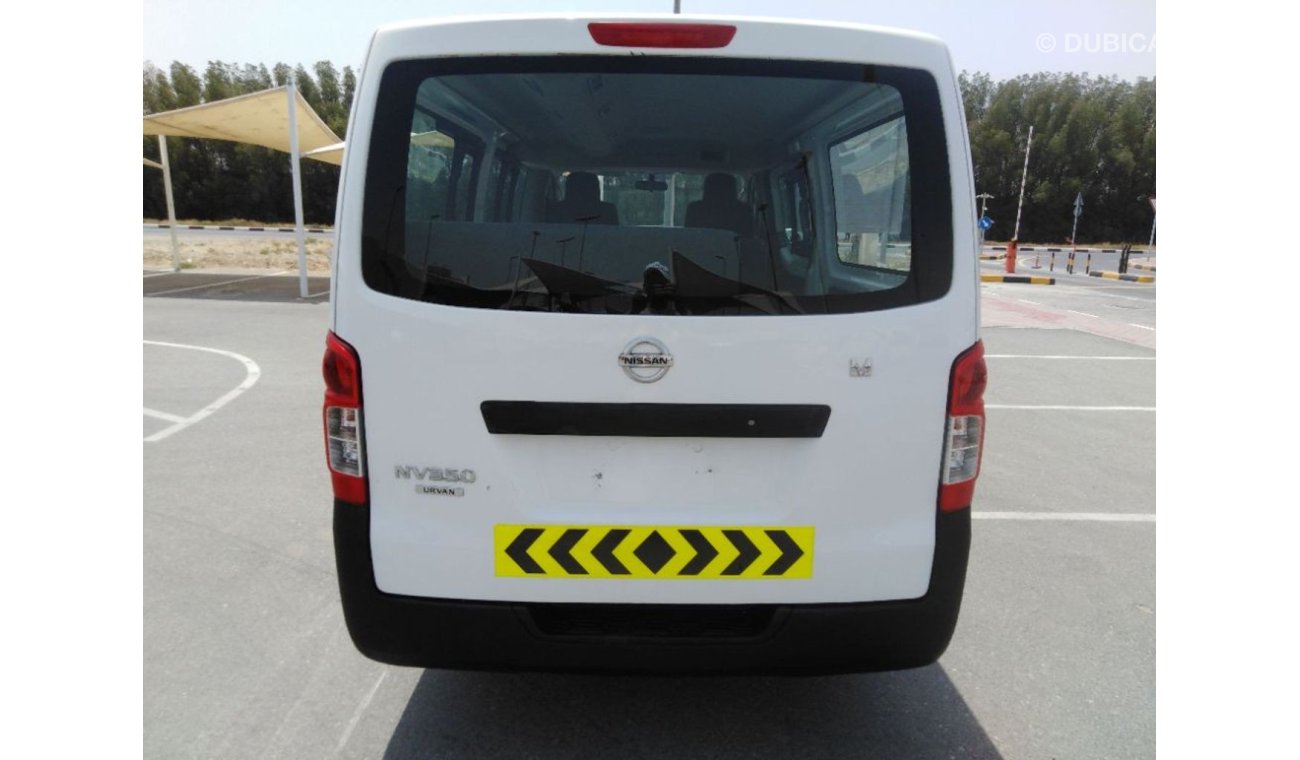 Nissan Urvan 2015 gcc.... 14 seat..... Very celen car..... For sale