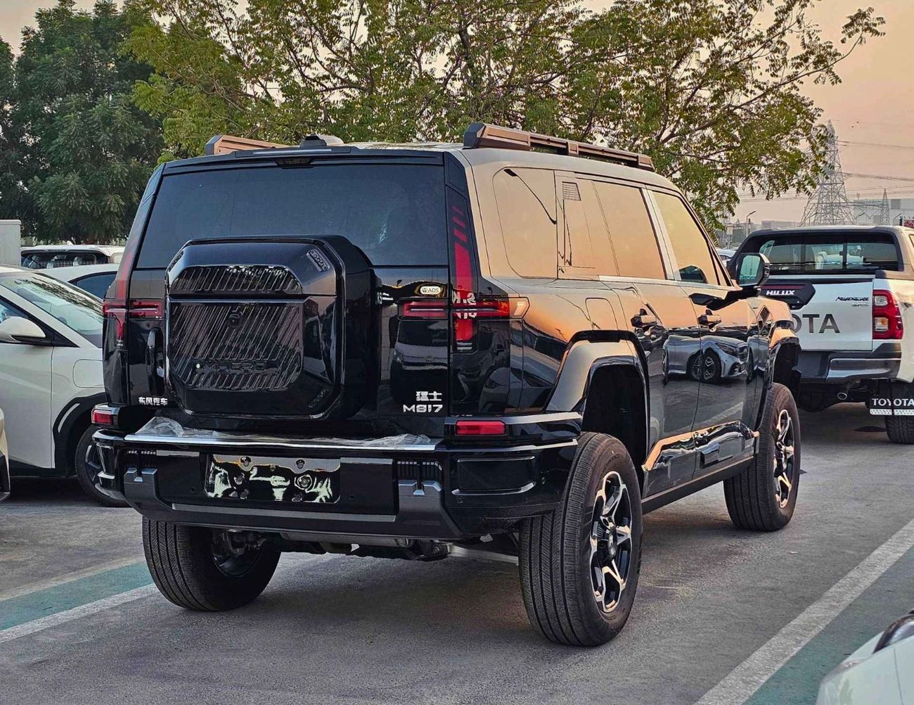 Dongfeng M Hero M817 HYBRID / 1.5L TURBO CHARGED / LARGE DISPLAY 15.6" TOUCHSCREEN / PANORAMIC ROOF (CODE#MH817H)