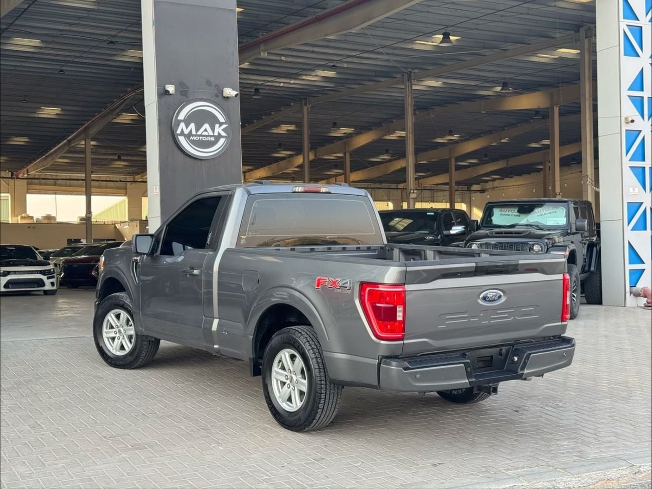 فورد F 150 XLT محرك V8 سعة 5.0 لتر / دفع رباعي / رادار / مساعد الطريق / لوحة عدادات إلكترونية / شاشة كبيرة