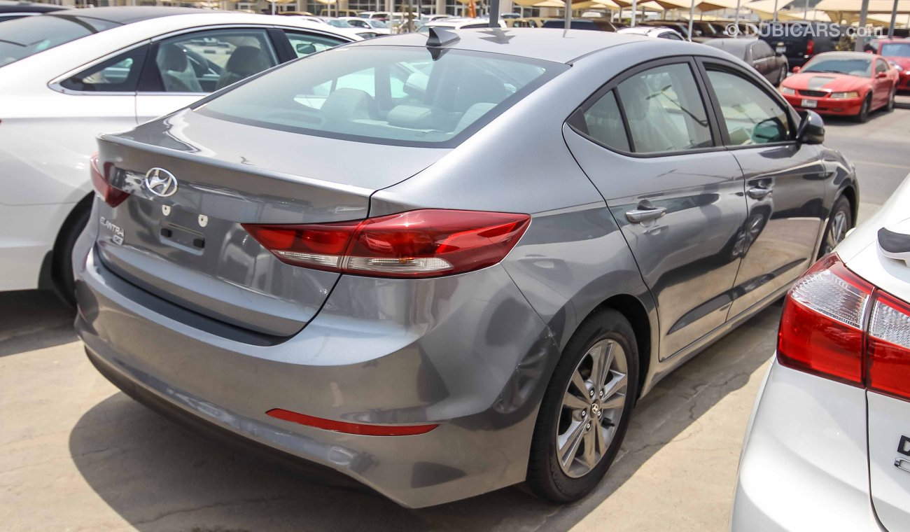 Hyundai Elantra SE