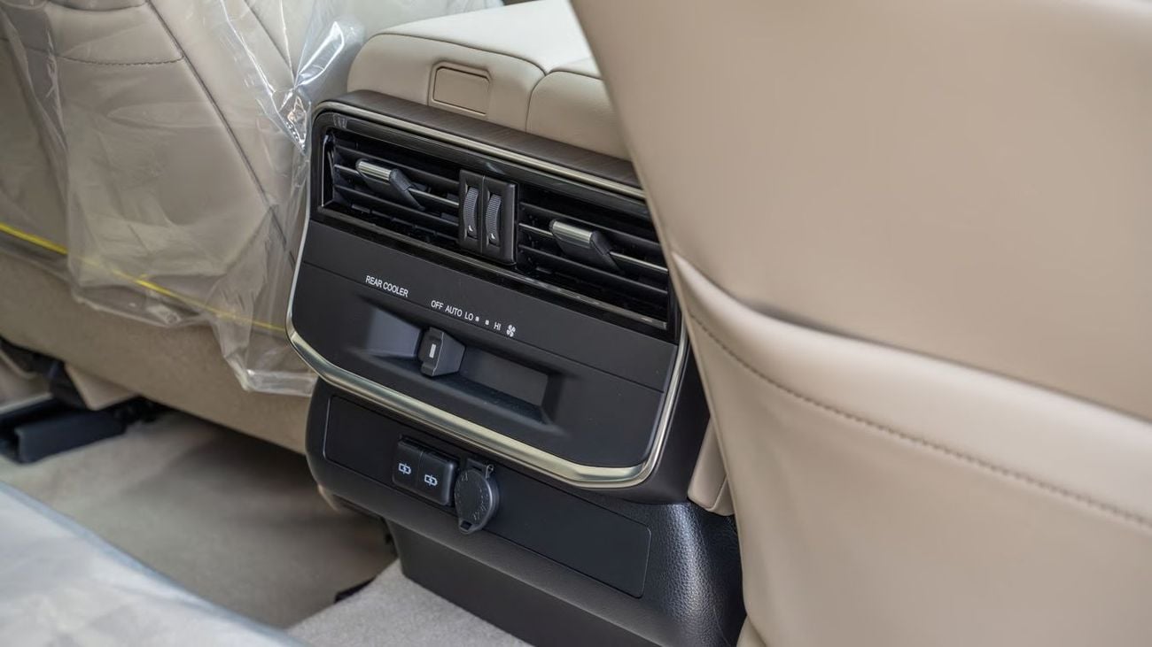 Toyota Land Cruiser TOYOTA LAND CRUISER GXR MID 4.0L (SILVER ME INSIDE NEUTRAL BEIGE)