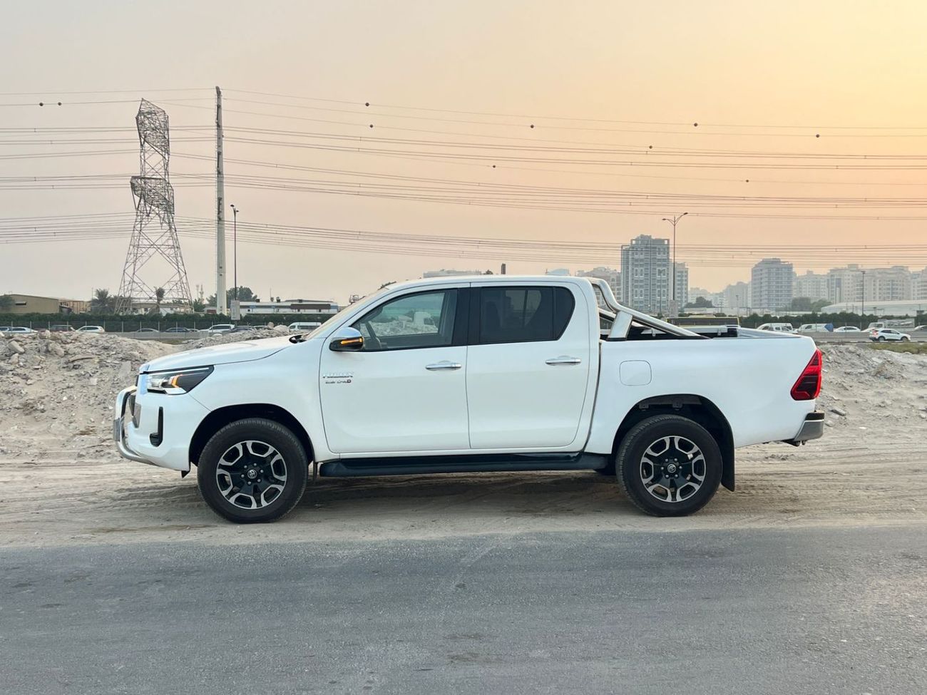 Toyota Hilux DIESEL 2.8 LITER ,RHD ,PUSH START ,AUTO TRANSMISSION