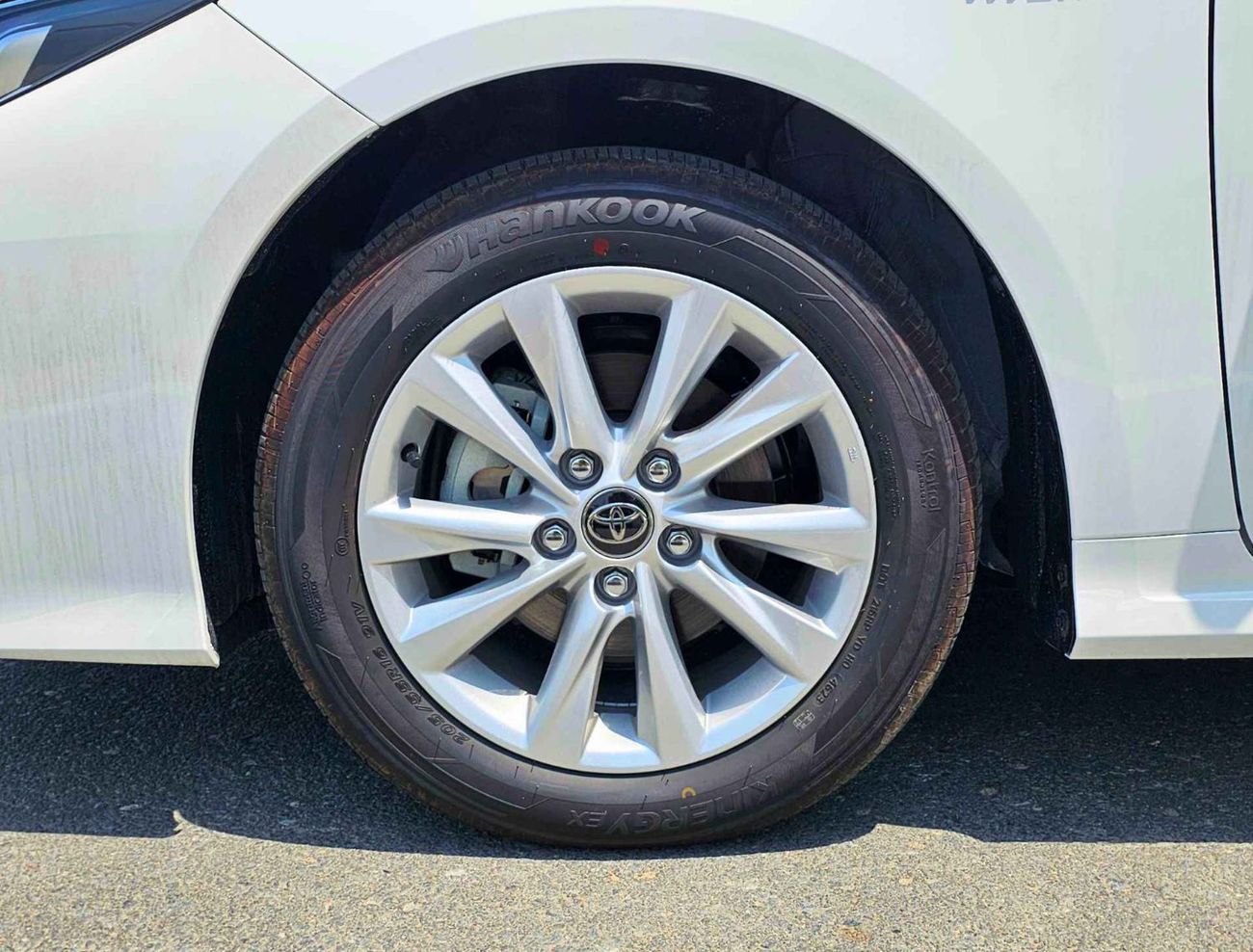 تويوتا كورولا ELITE / HYBRID / 1.8L / PUSH START, SUNROOF, DVD + CAMERA (CODE #67994)