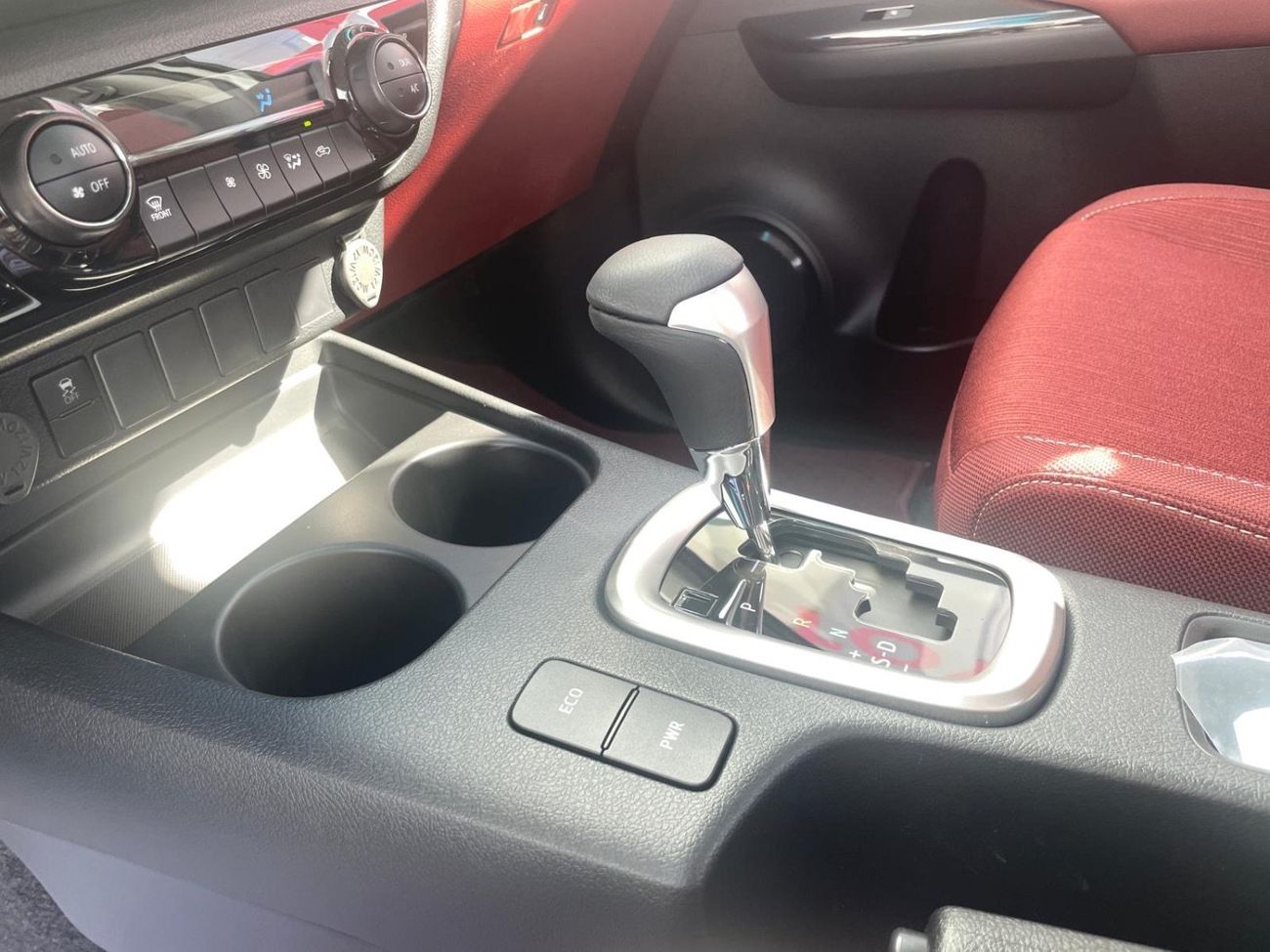 تويوتا هيلوكس 2026 Toyota Hilux 2.7L Petrol Double Cabin A/T