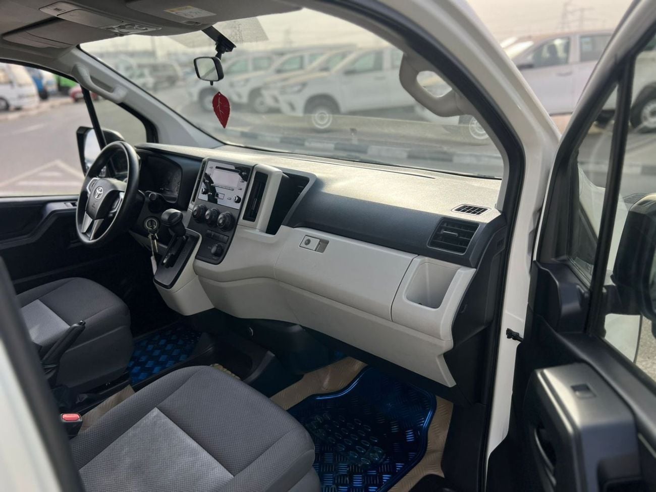 تويوتا هاياس GL 2023 Toyota Hiace 3.5L V6 - GCC - Passenger Full Automatic - Patrol - 13 Seater - No Accident - 8