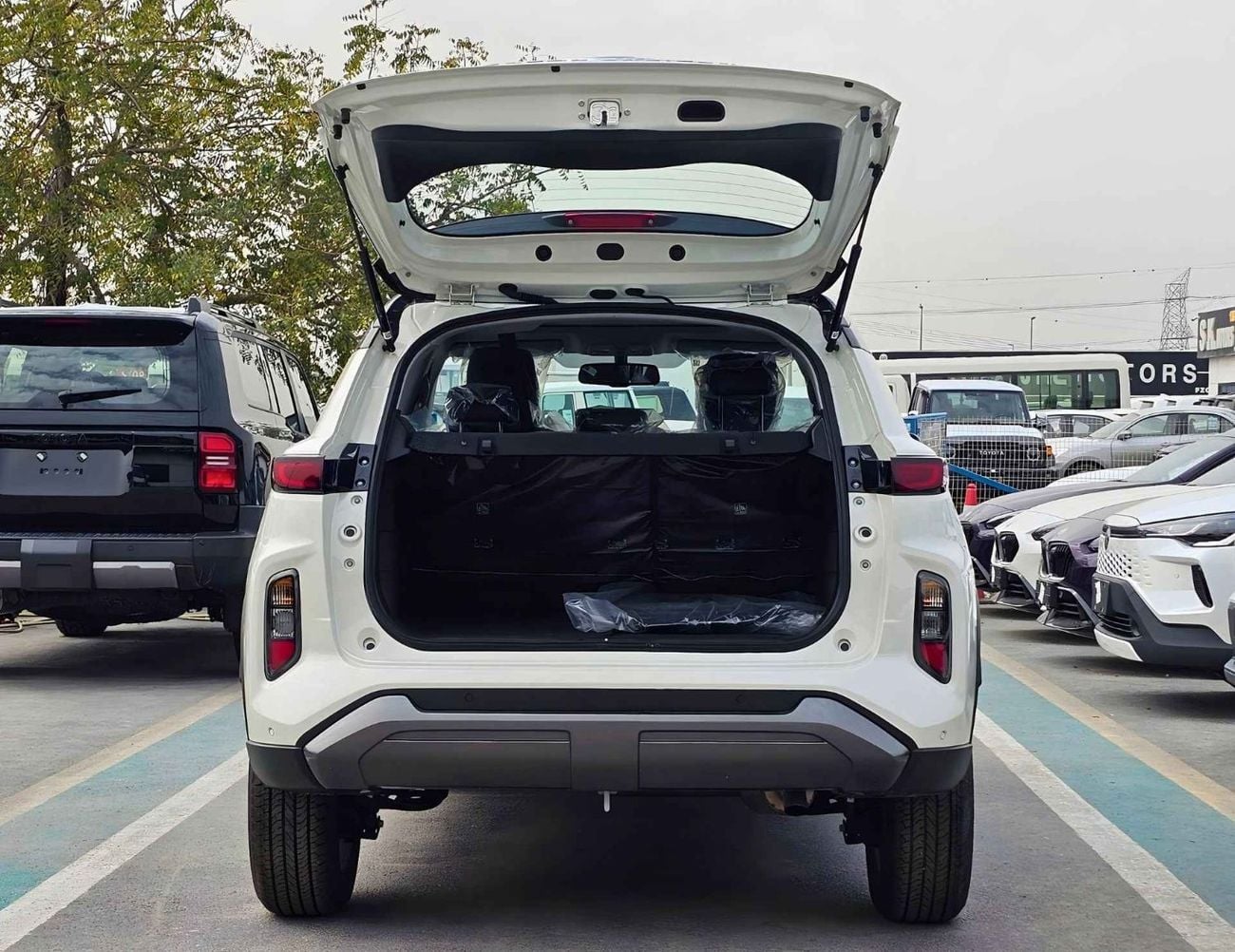 تويوتا أوربان كروزر GLX NEODRIVE DUAL TONE / 1.5L PETROL V4 / PANORAMIC ROOF / HEADS UP DISPALY / 360*CAMERA (CODE # UB1