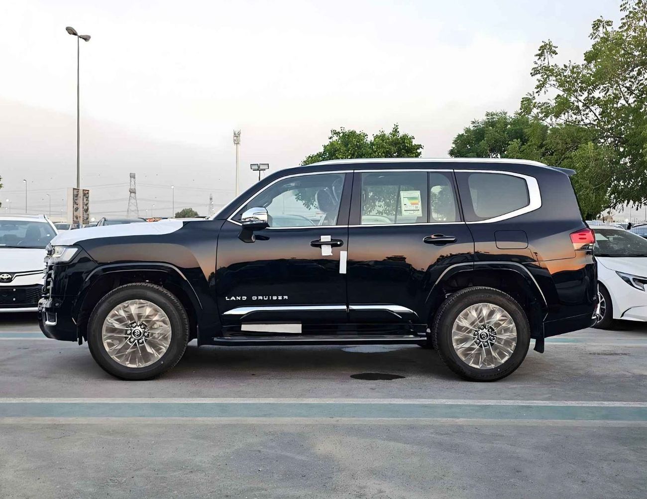 Toyota Land Cruiser VX TWIN TURBO / 3.5L V6 PETROL/ FRONT & REAR CAMERA / BIG DVD / FULL OPTION (CODE # VX)