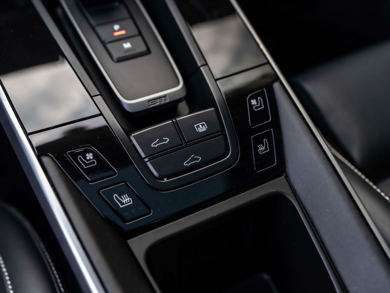 Porsche 911 Turbo S 3.8L (640 HP) Coupe