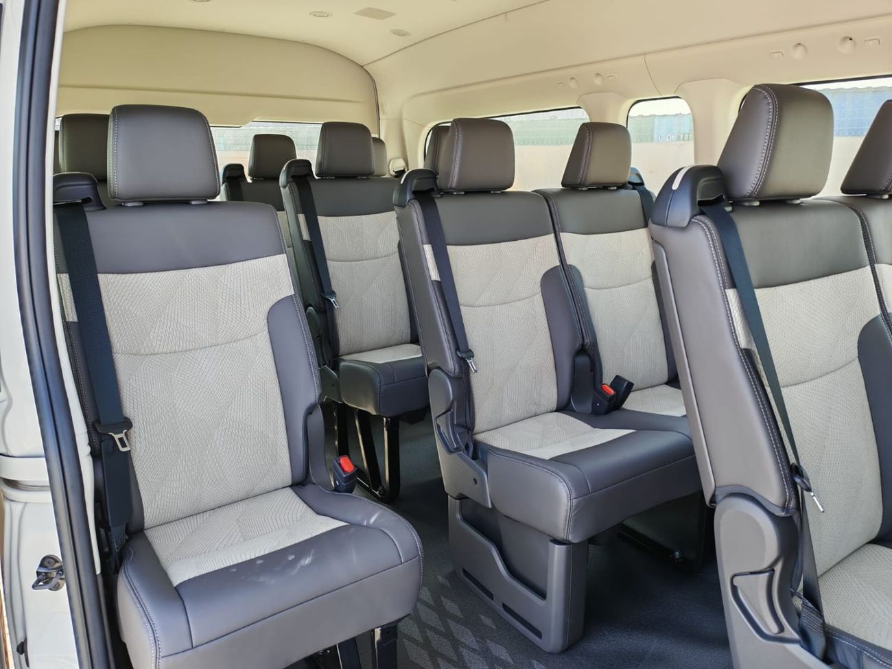 تويوتا هاياس 2025 Toyota Hiace GL 13-Seater High-Roof Full-Option 2.8L 4-Cyl Diesel A/T RWD Export Only