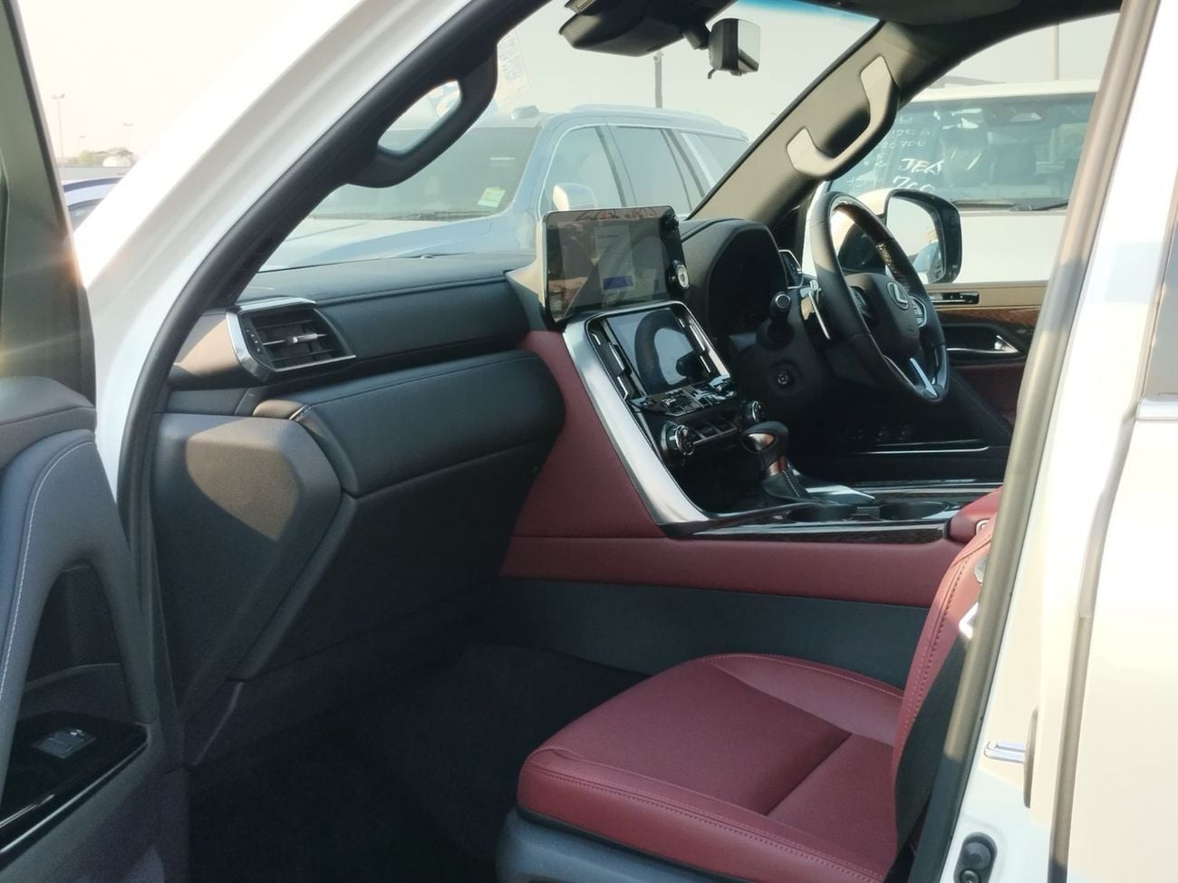 لكزس LX 600 SIGNATURE Lexus Lx600 RHD white colour exterior and red interior petrol engine 2025 brand new