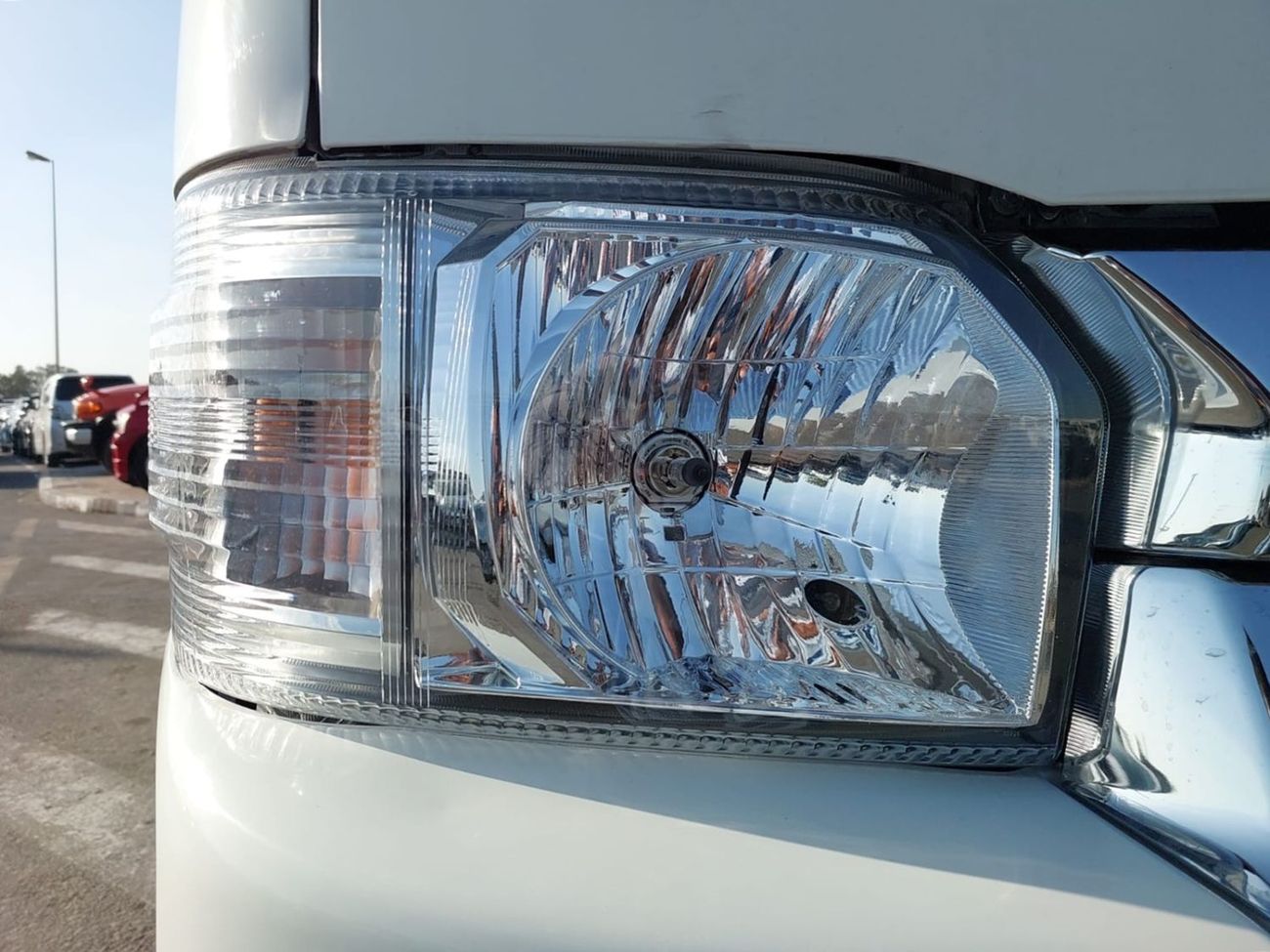 تويوتا هاياس TOYOTA HIACE COMMUTER VAN RHD 2015 MODEL 3.0 L DIESEL AUTOMATIC(PM16486)