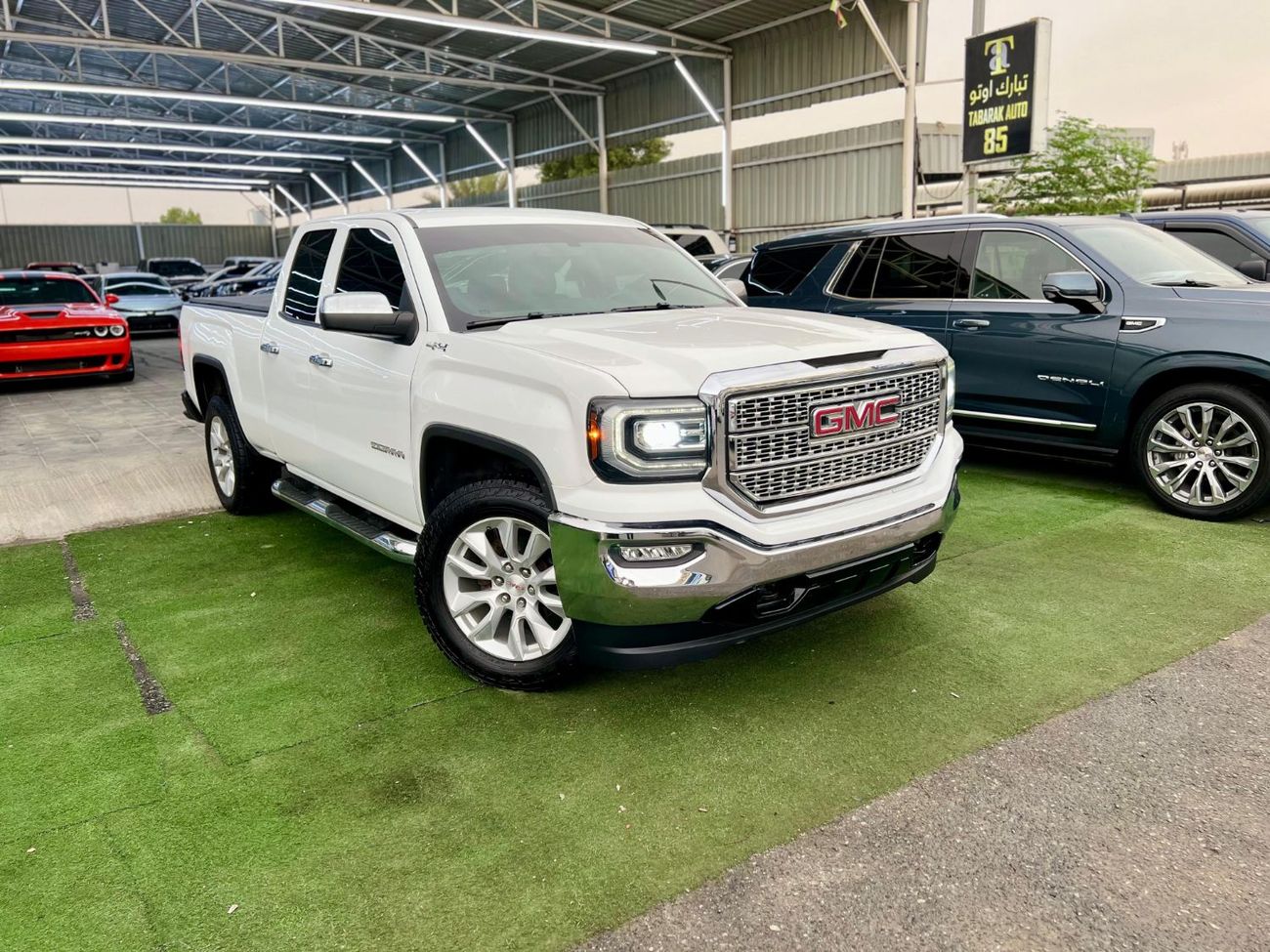 GMC Sierra 5.3L V8 SLT Crew Cab (AWD)warranty one year bank financie available