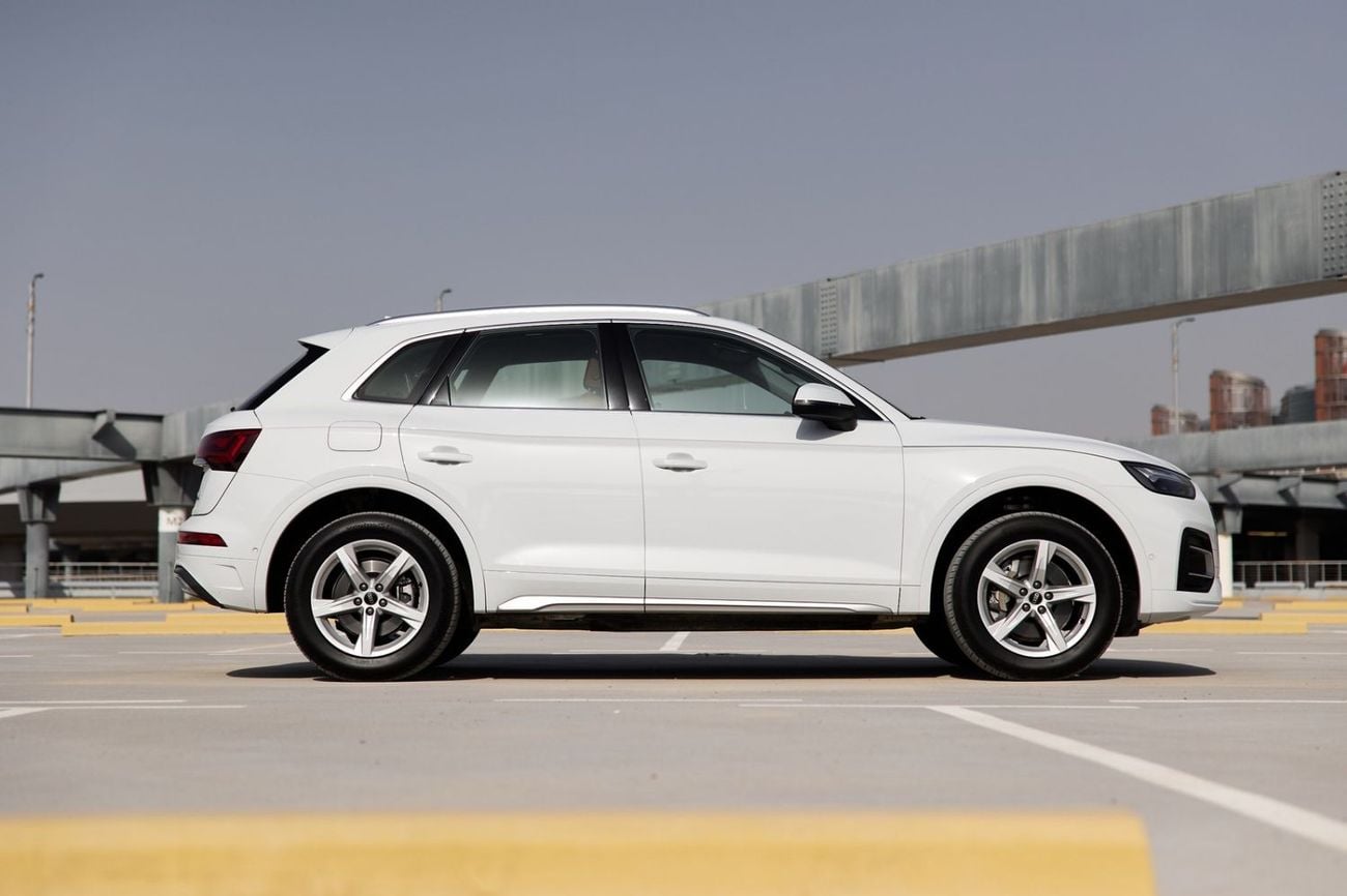 Audi Q5 45 TFSI Quattro Design 2.0L Audi Q5 2022 GCC specs