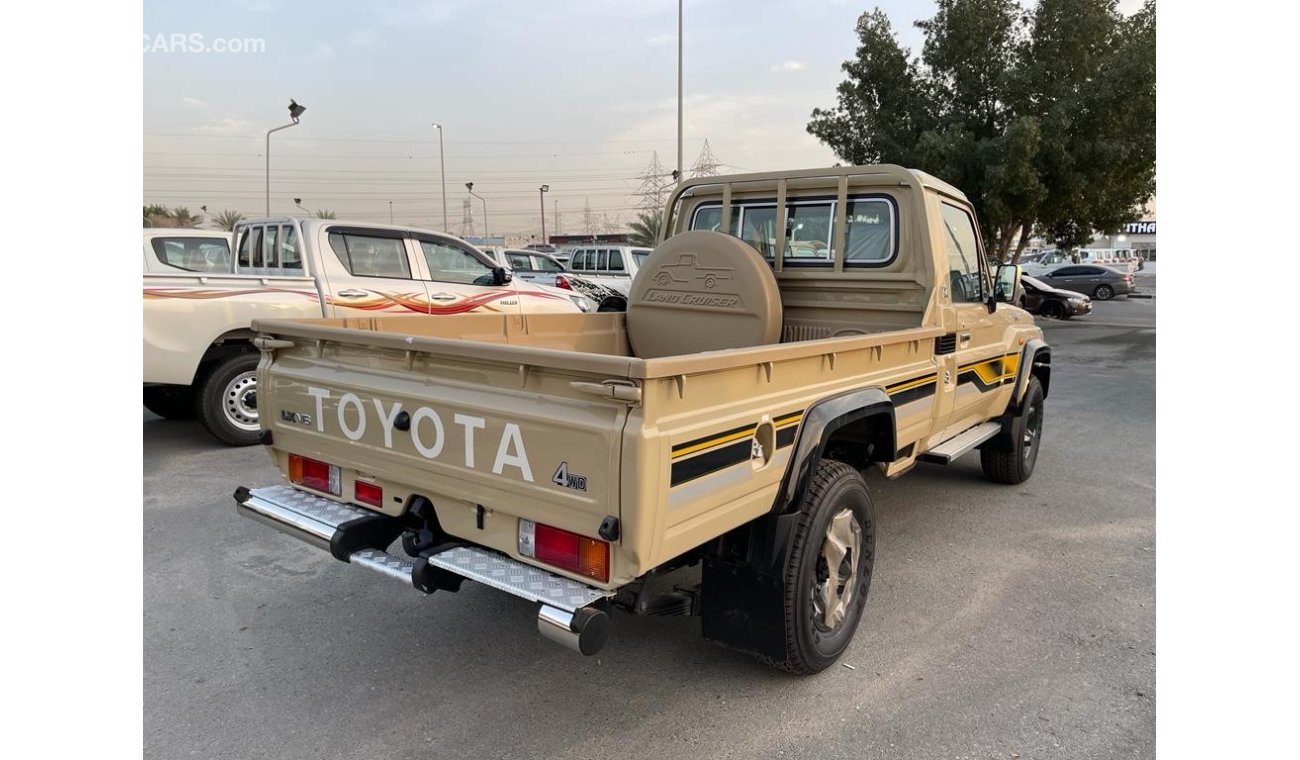 تويوتا لاند كروزر بيك آب Toyota Land Cruiser Pick up 4.0L Single Cabin full option (70th Anniversary) 2022YM