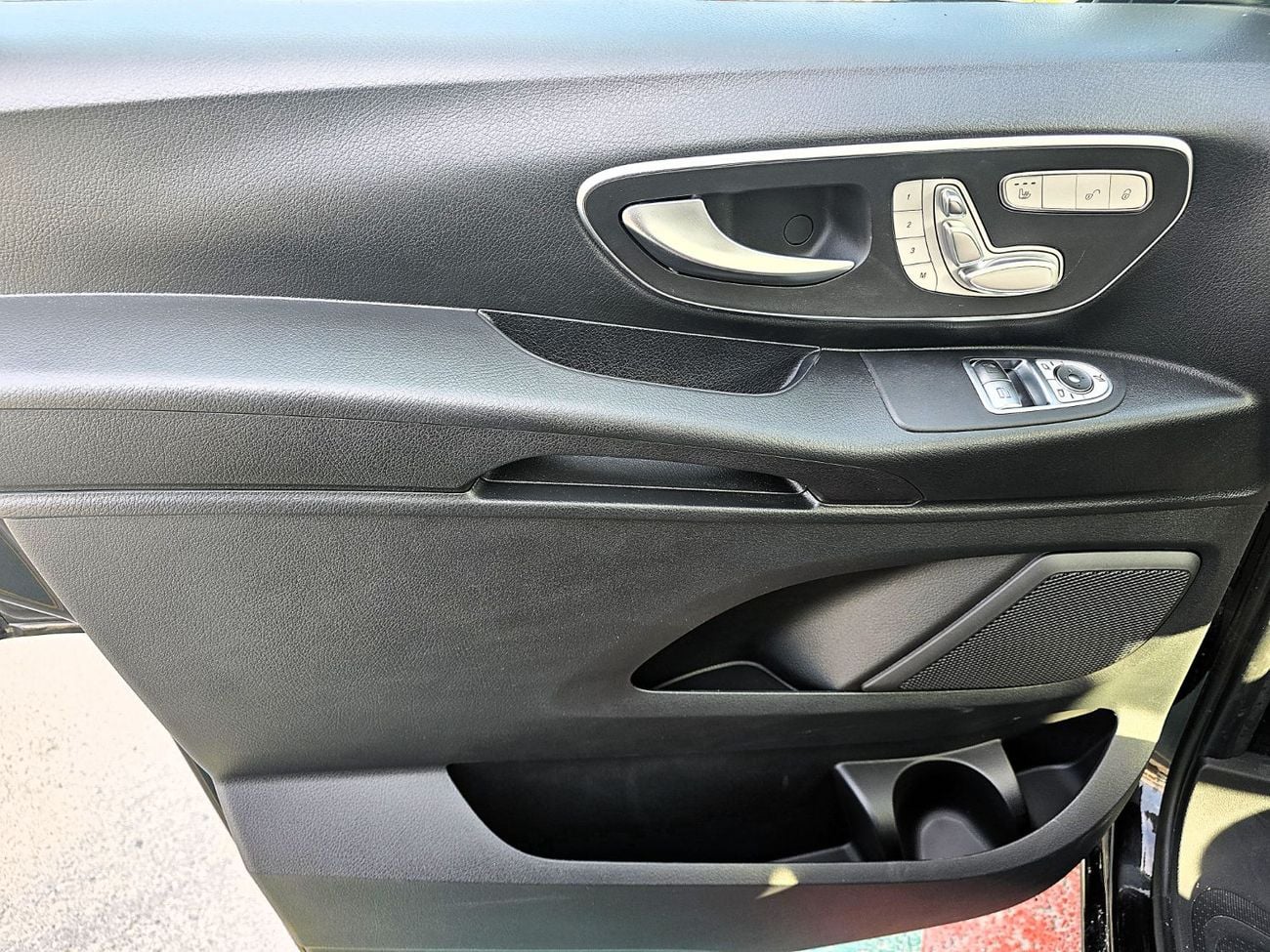 مرسيدس بنز فيتو Mercedes-Benz Vition o Bussines Edit 2.0l 9 Seats black color 2025 model