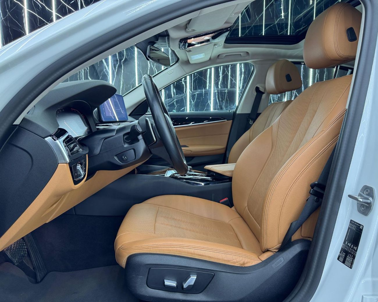 بي أم دبليو 520i Std 2.0L 2022 BMW 520i, Aug 2026 BMW Warranty + Service Pack, Full BMW Service History, Low Kms, GCC