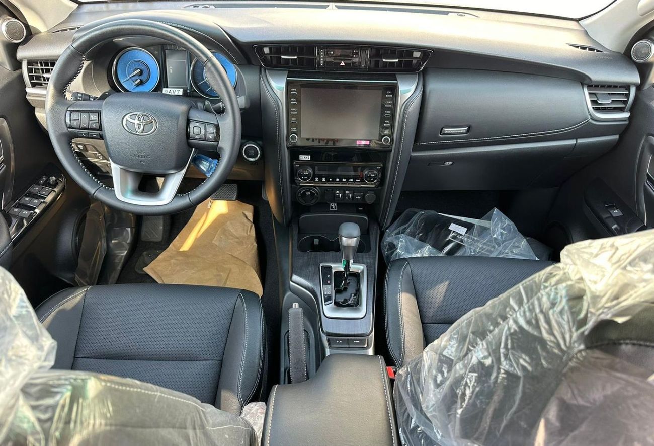 تويوتا فورتونر 2025 Toyota Fortuner 4.0L AT Petrol (Black)