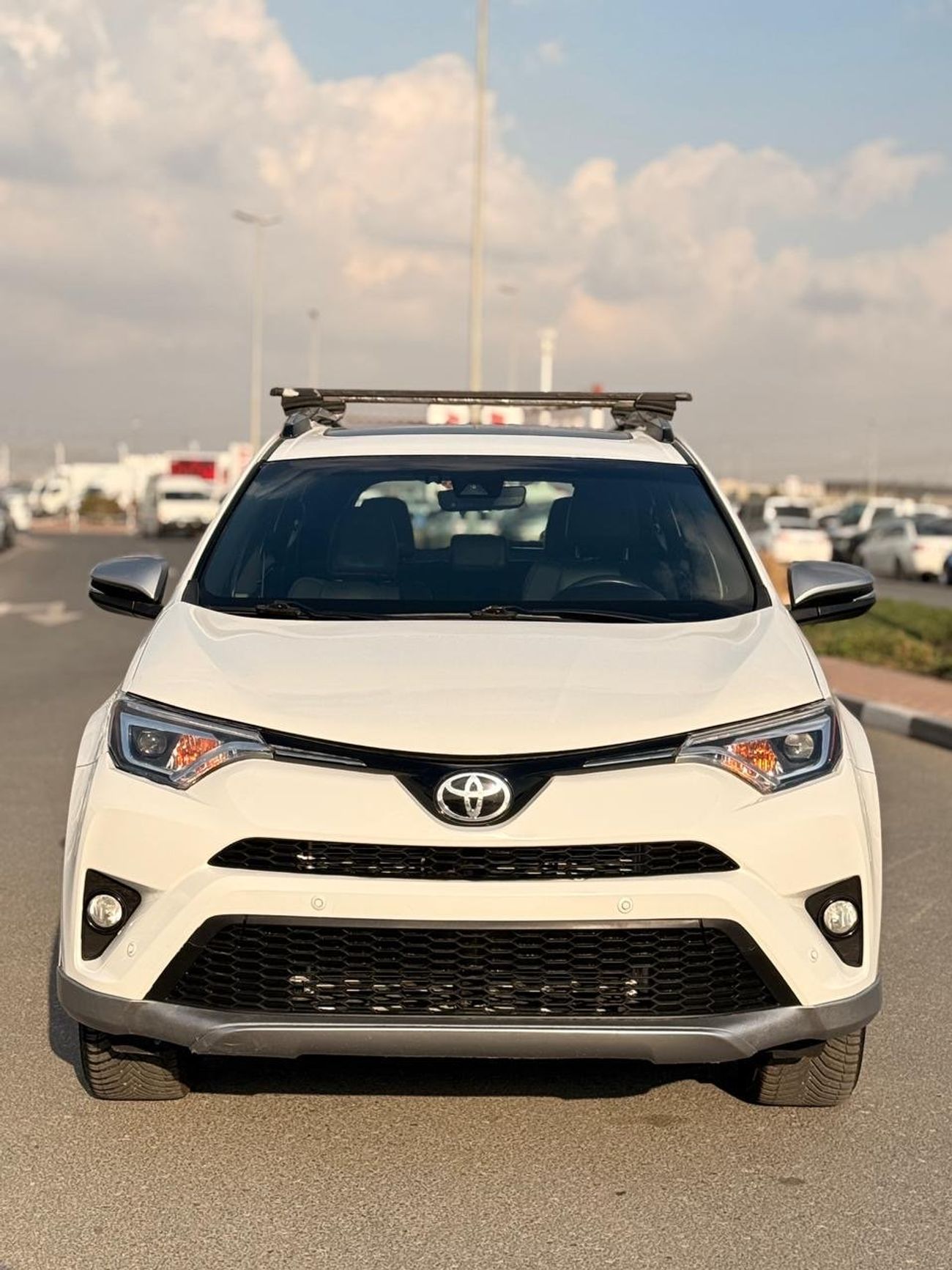 تويوتا راف ٤ SE 2.5L Full option Sunroof, leather 2017