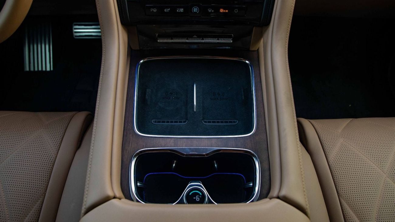 Yangwang U8 LWB DM-i U8L DINGSHI EDITION | 2025 | For Local Registration +10%