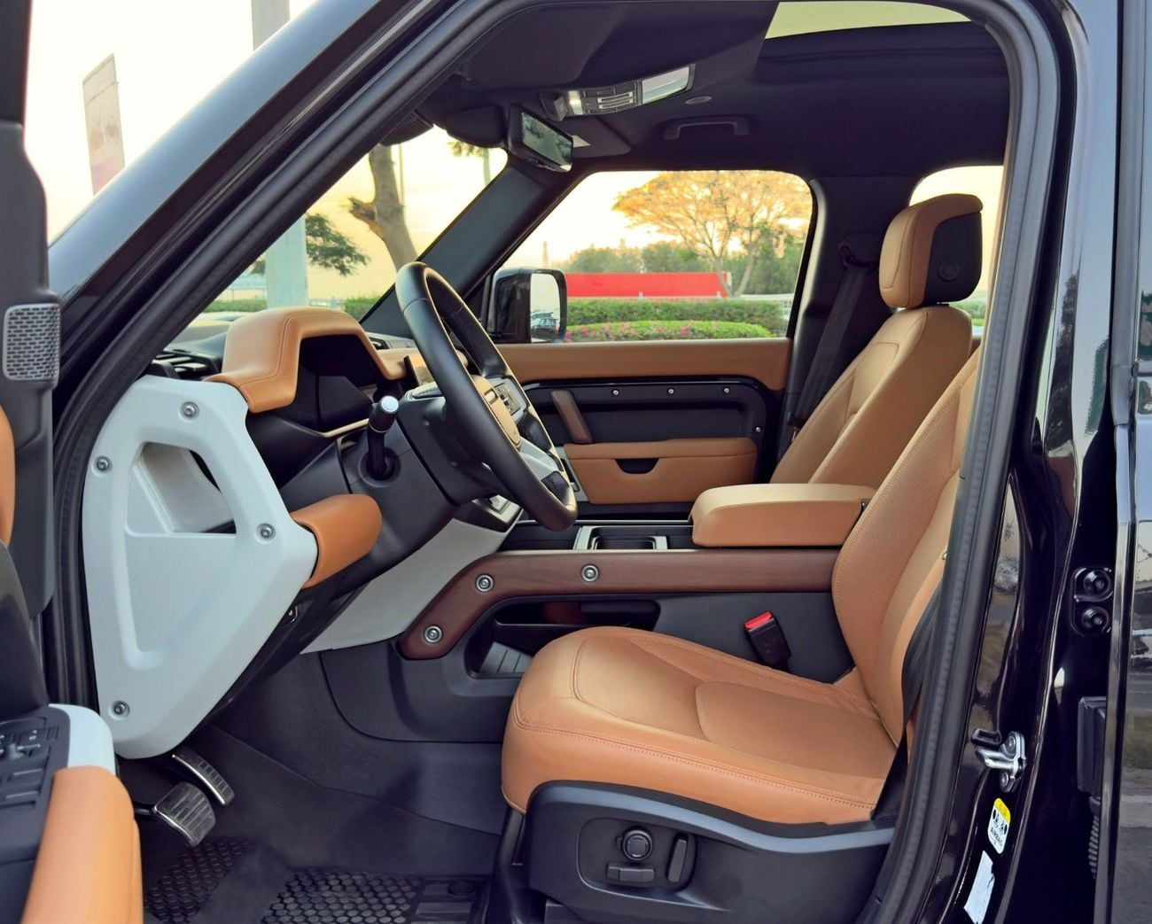 Land Rover Defender P400 110 HSE 3.0L (5 Seater)