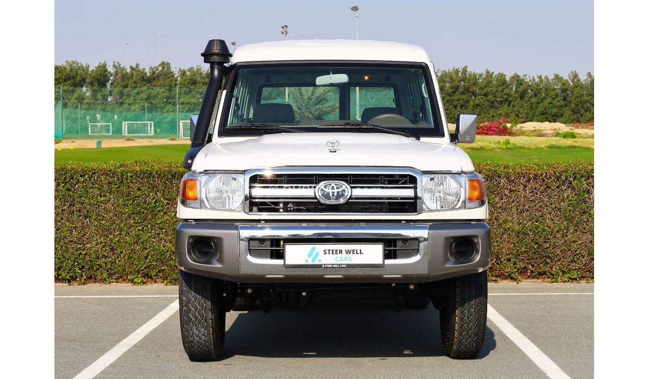 Toyota Land Cruiser 70 70 Series | 4x4, V6, 4.0L, 3Door | GCC