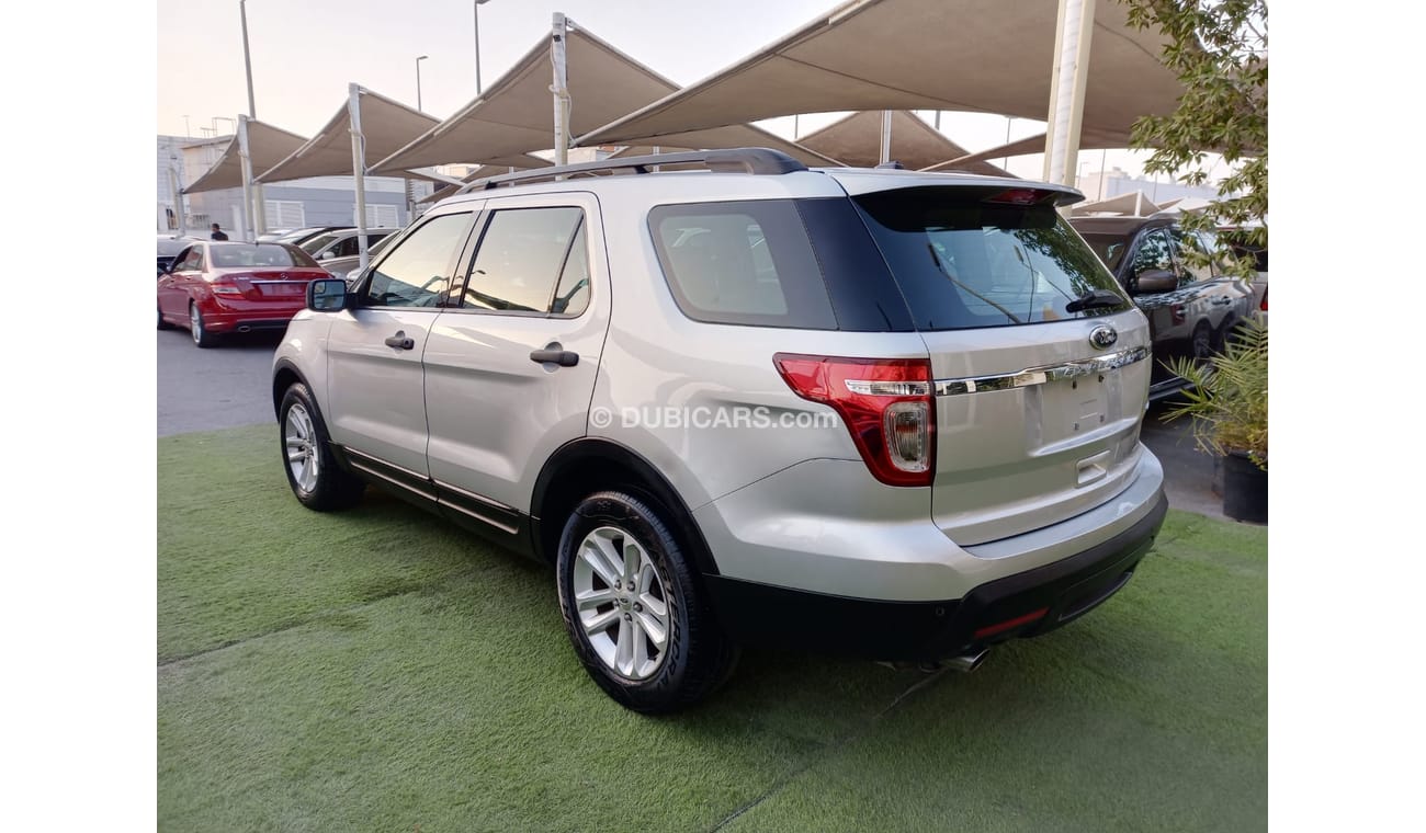 Ford Explorer 2014 model GCC, camera screen, cruise control, wheels, sensors, rear spoiler, in excellent condition