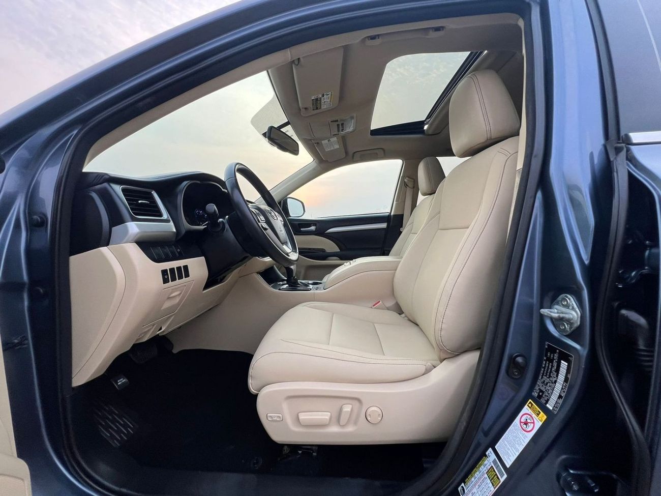 تويوتا هايلاندر 2015 TOYOTA HIGHLANDER XLE - 4x4 - 63500 mileage- SUNROOF 7 SEATER ELECTRIC SEATS -LEATHER SEATS - P