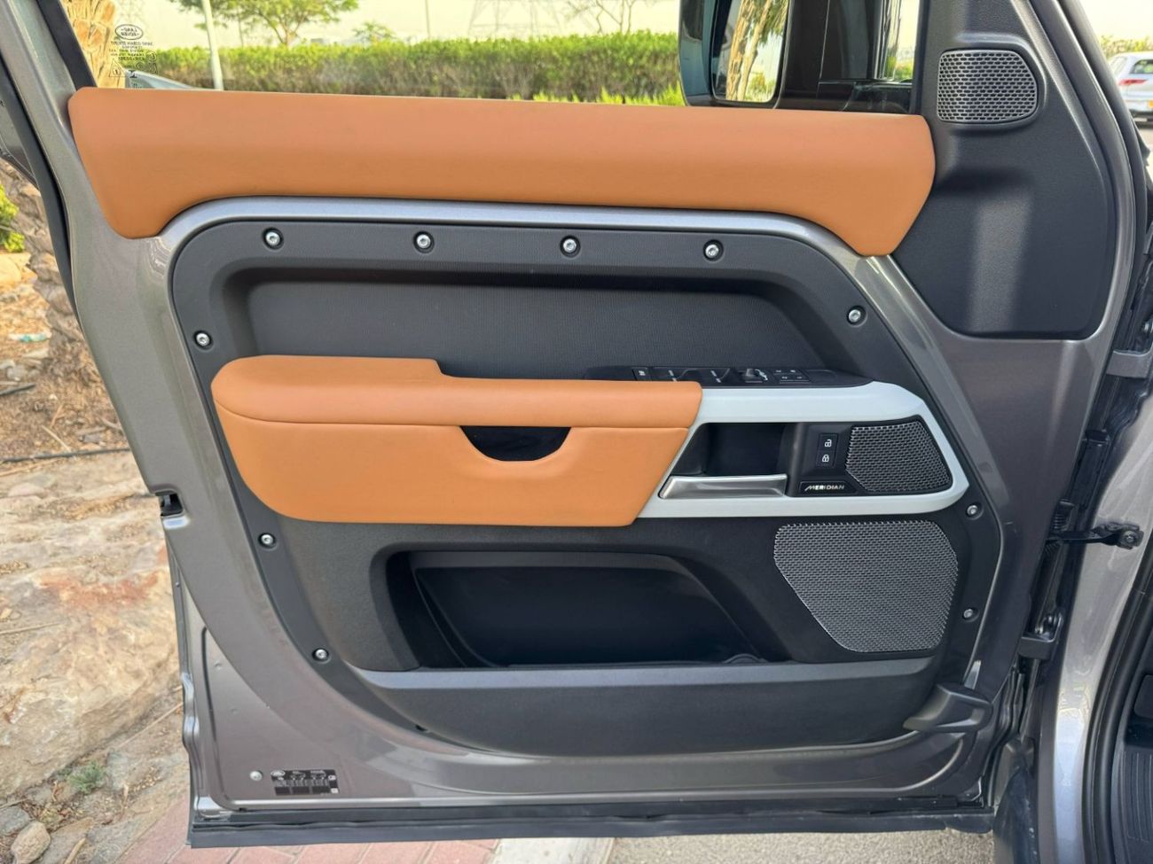 لاند روفر ديفندر 110 HSE P400 3.0L GERMAN SPEC NEAT AND CLEAN LESS KILOMETER