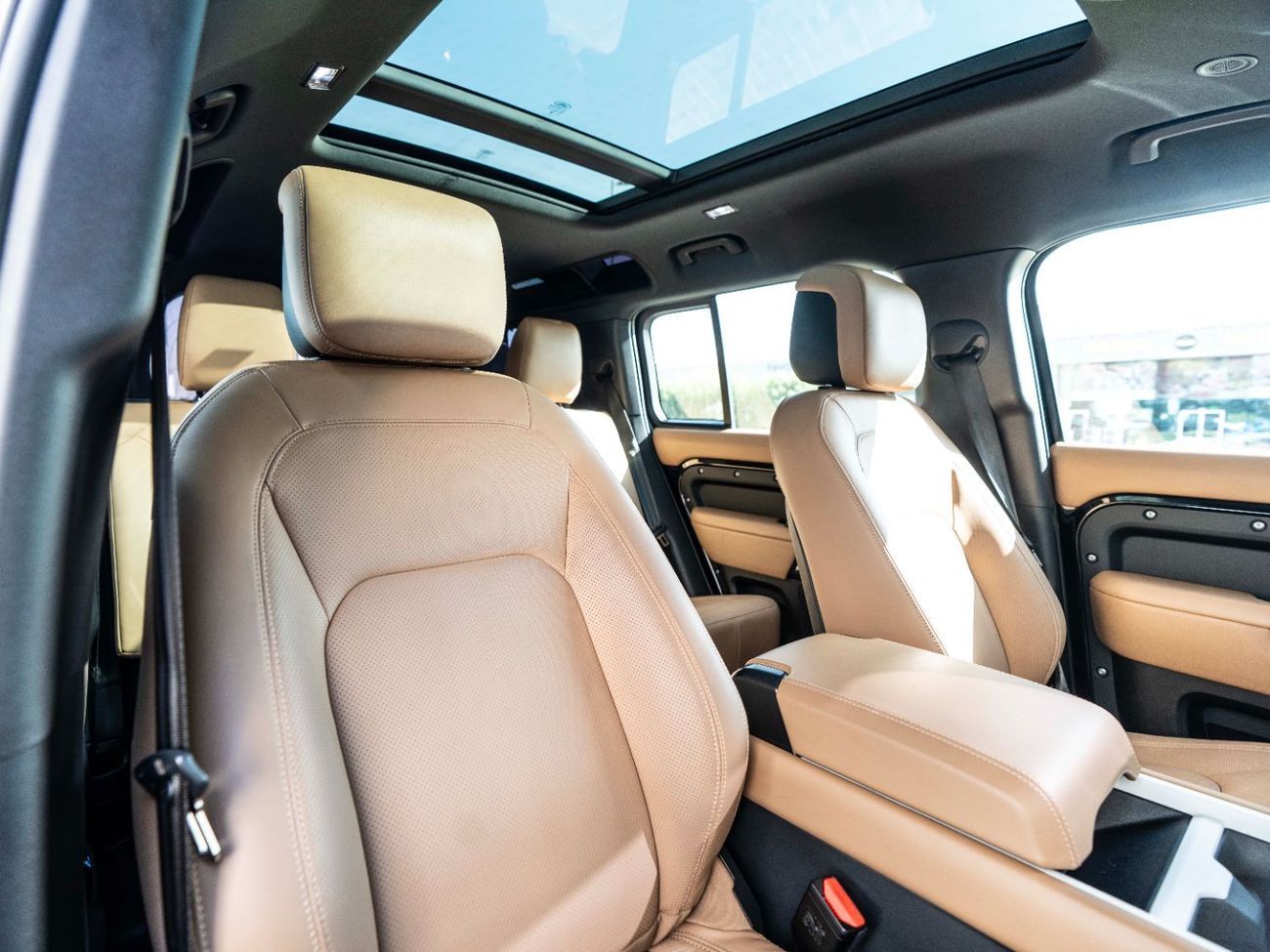 Land Rover Defender TOP P400 110 HSE 3.0L (5 Seater)