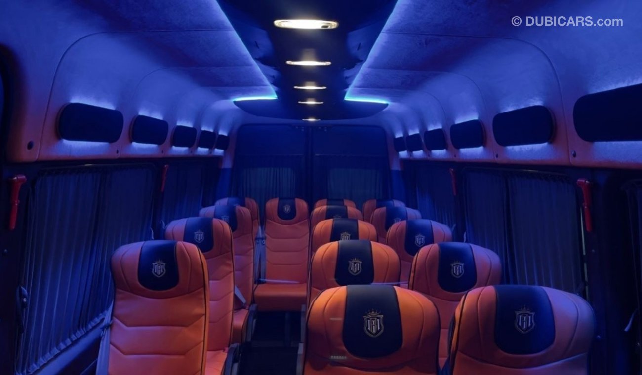 مرسيدس بنز سبرينتر 19 Seater with Coffee Machine and Fridge