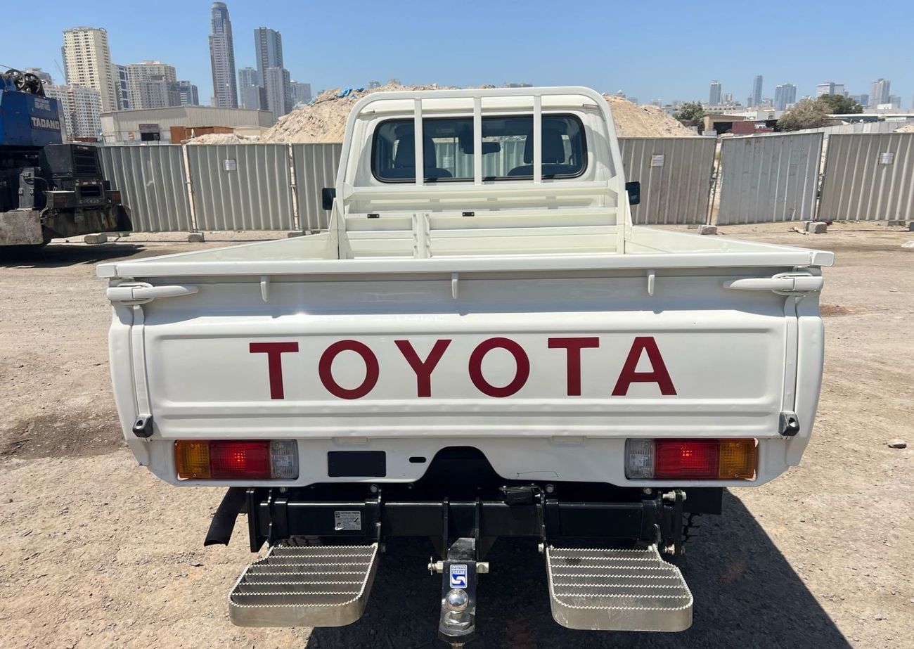 تويوتا لاند كروزر DIESEL ENGINE ,RIGH HAND DRIVE ,4.5 LITER ,MANUAL GEAR