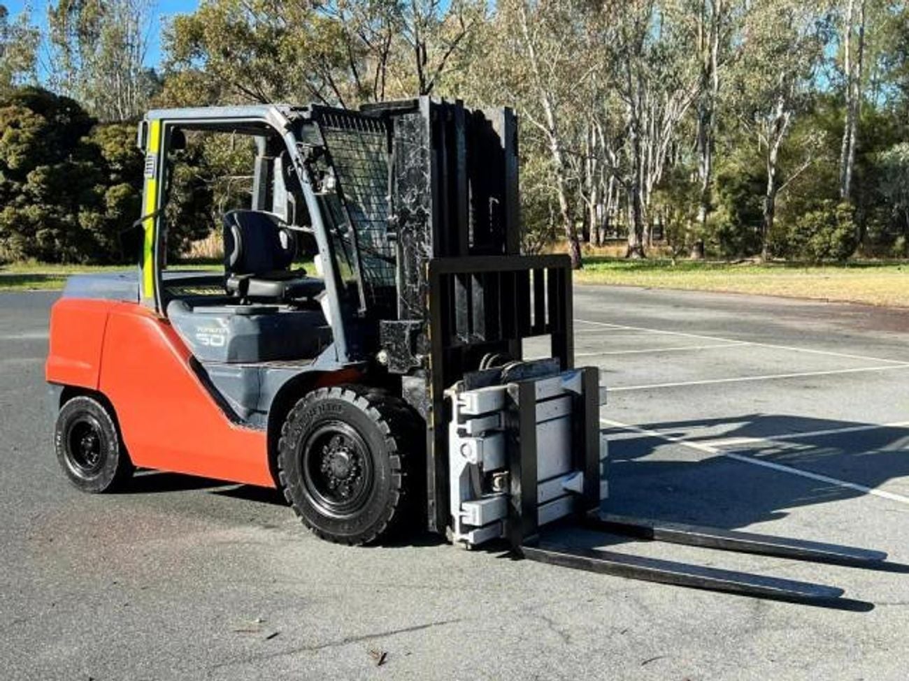 Toyota Fork lift TOYOTA 5 TON 3 STAGE DIESEL FORKLIFT TRUCK MODEL 8FD50N. (Export Only)