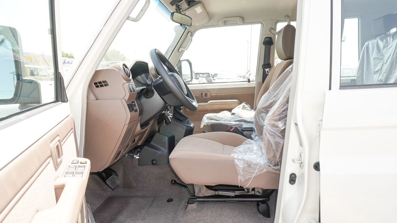 Toyota Land Cruiser 70 LX 2.8L Diesel A/T