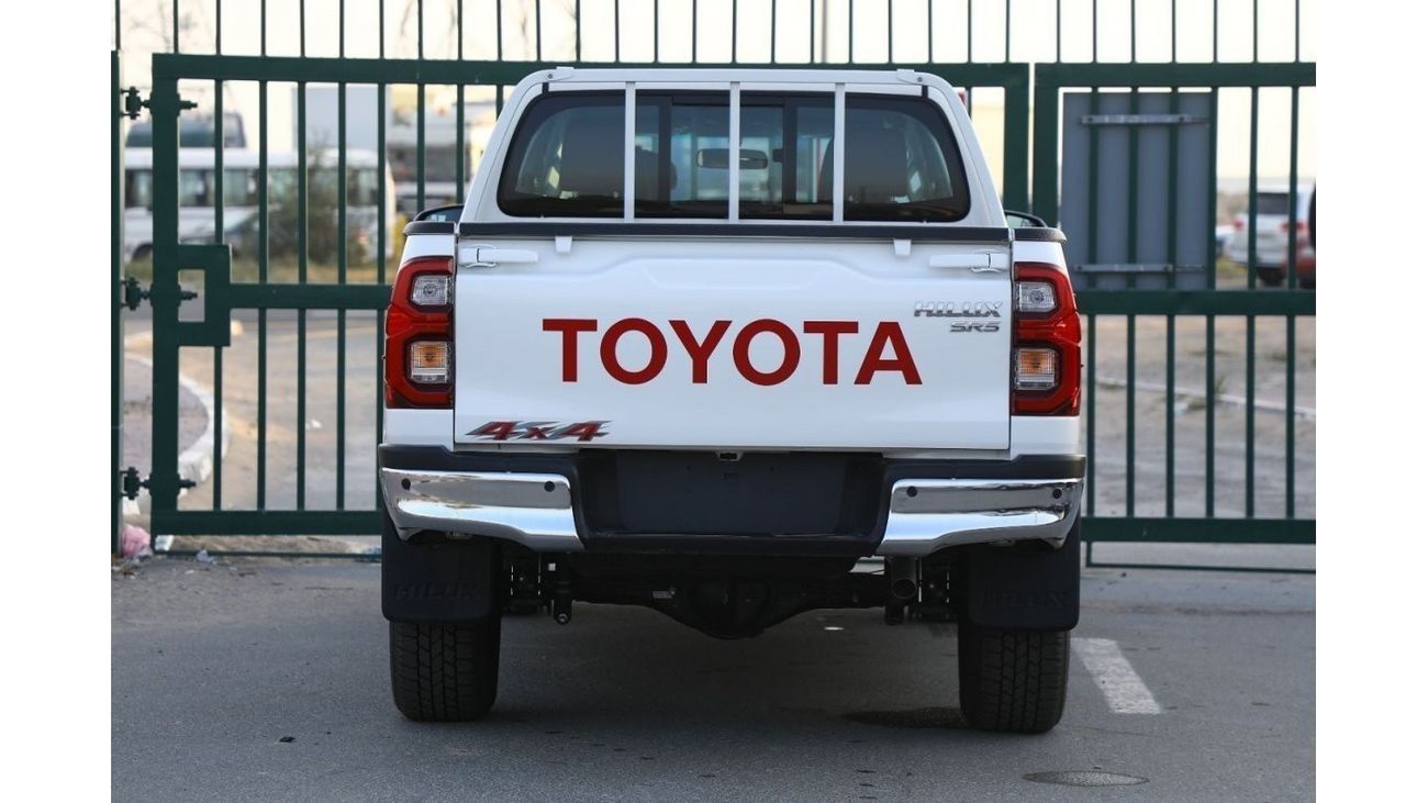 تويوتا هيلوكس تويوتا هيلوكس 4x4 DC 2.8 - 2023 - أبيض سوبر من الداخل عنابي