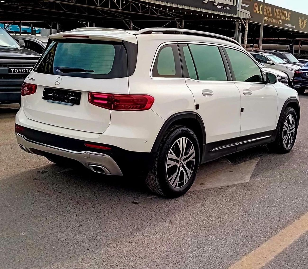 Mercedes-Benz GLB 200 BMW 200d